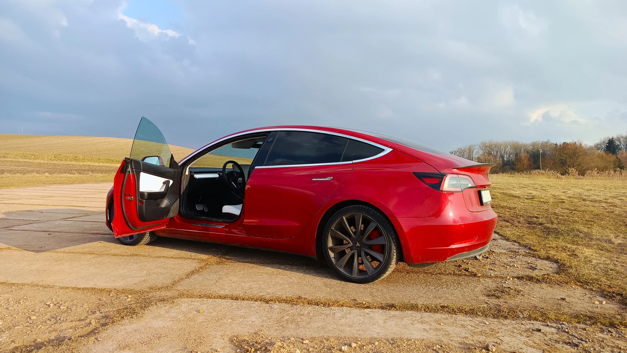 Tesla 3 Performance: spolujízda nebo řízení i s příběhy z cest kolem světa
