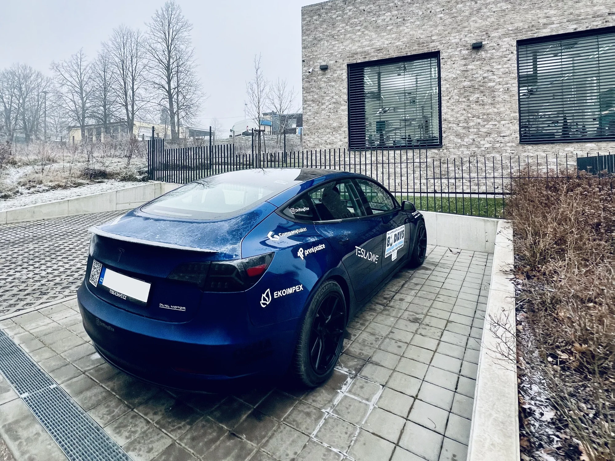 Tesla 3 Performance: spolujízda nebo řízení i s příběhy z cest kolem světa