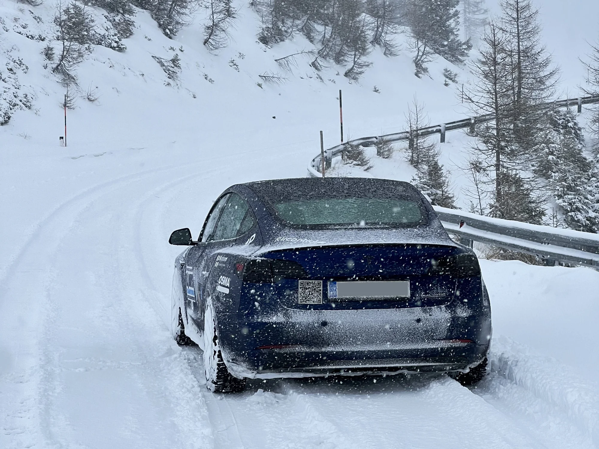 Tesla 3 Performance: spolujízda nebo řízení i s příběhy z cest kolem světa