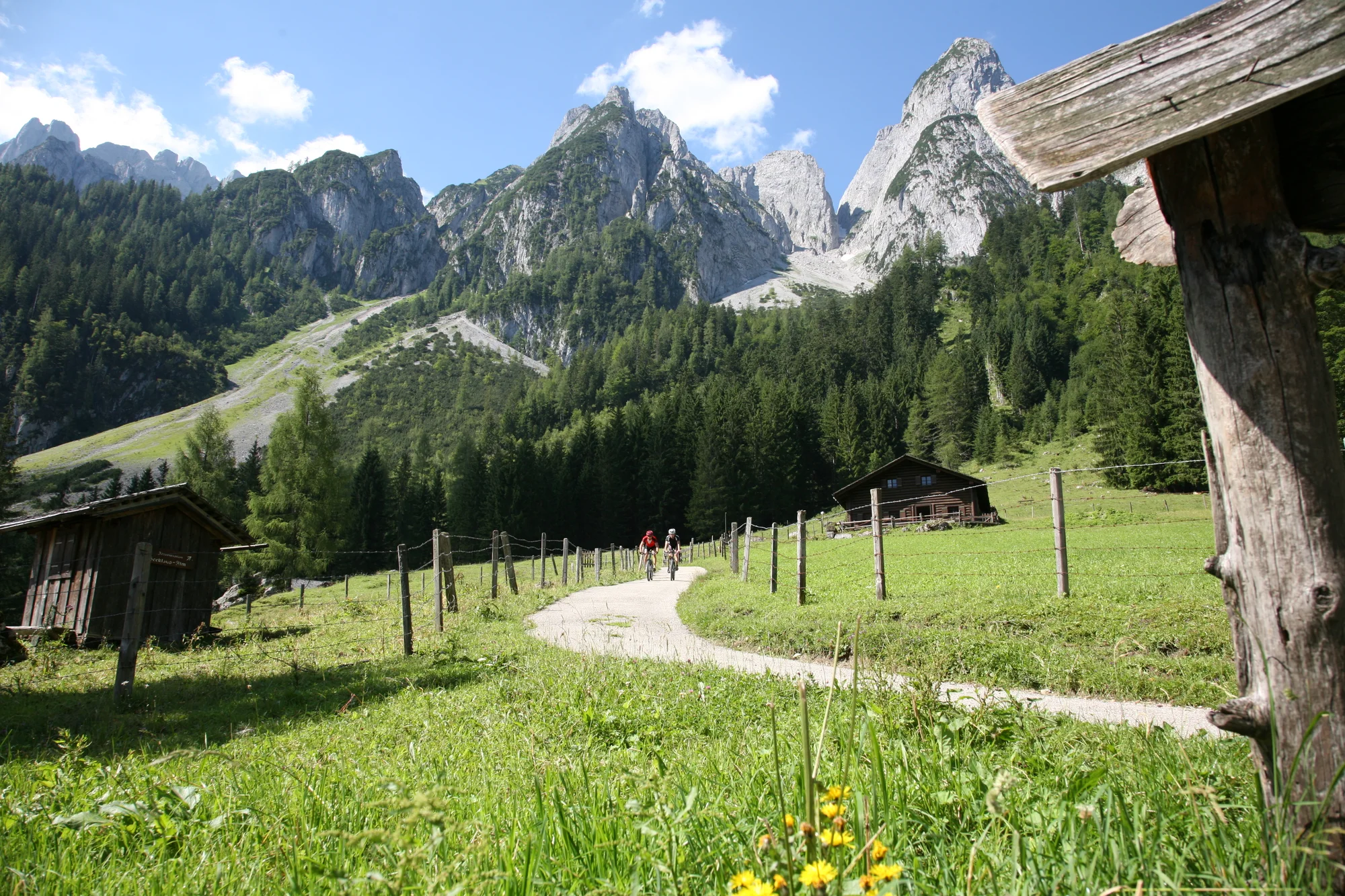 Rakouské Alpy: hotel s výhledem na oblast Dachstein, snídaně i wellness