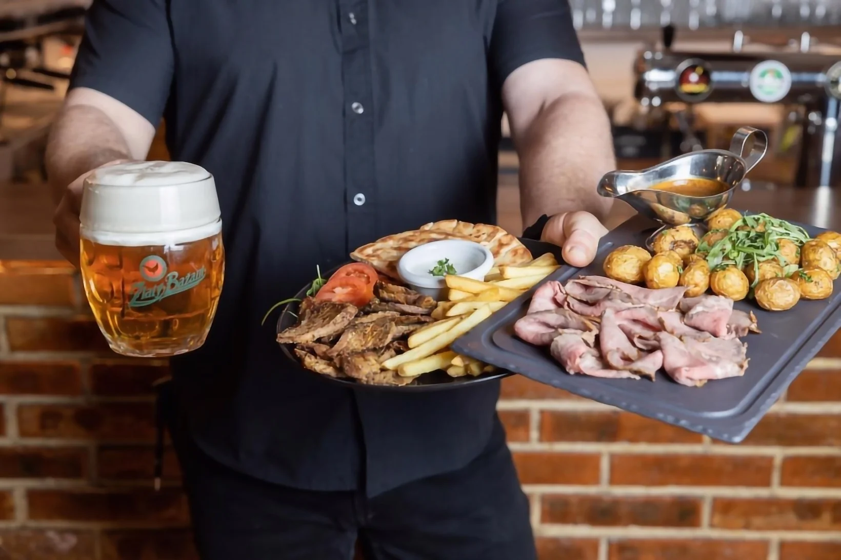 Voucher na 500–2 000 Kč do restaurace v třebíčském Černém domě: česká, americká a řecká kuchyně