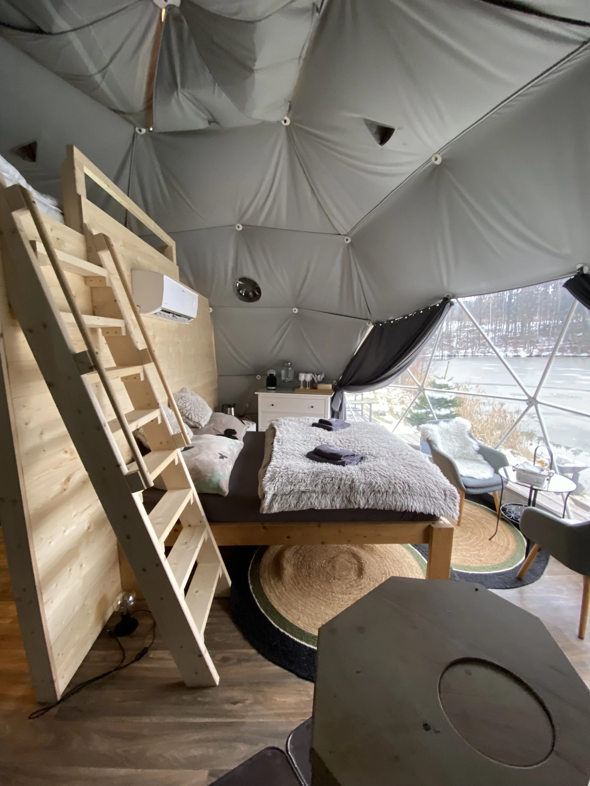 Glamping: vymazlené iglú u Prachovských skal, relax ve wellness s možností snídaňového koše