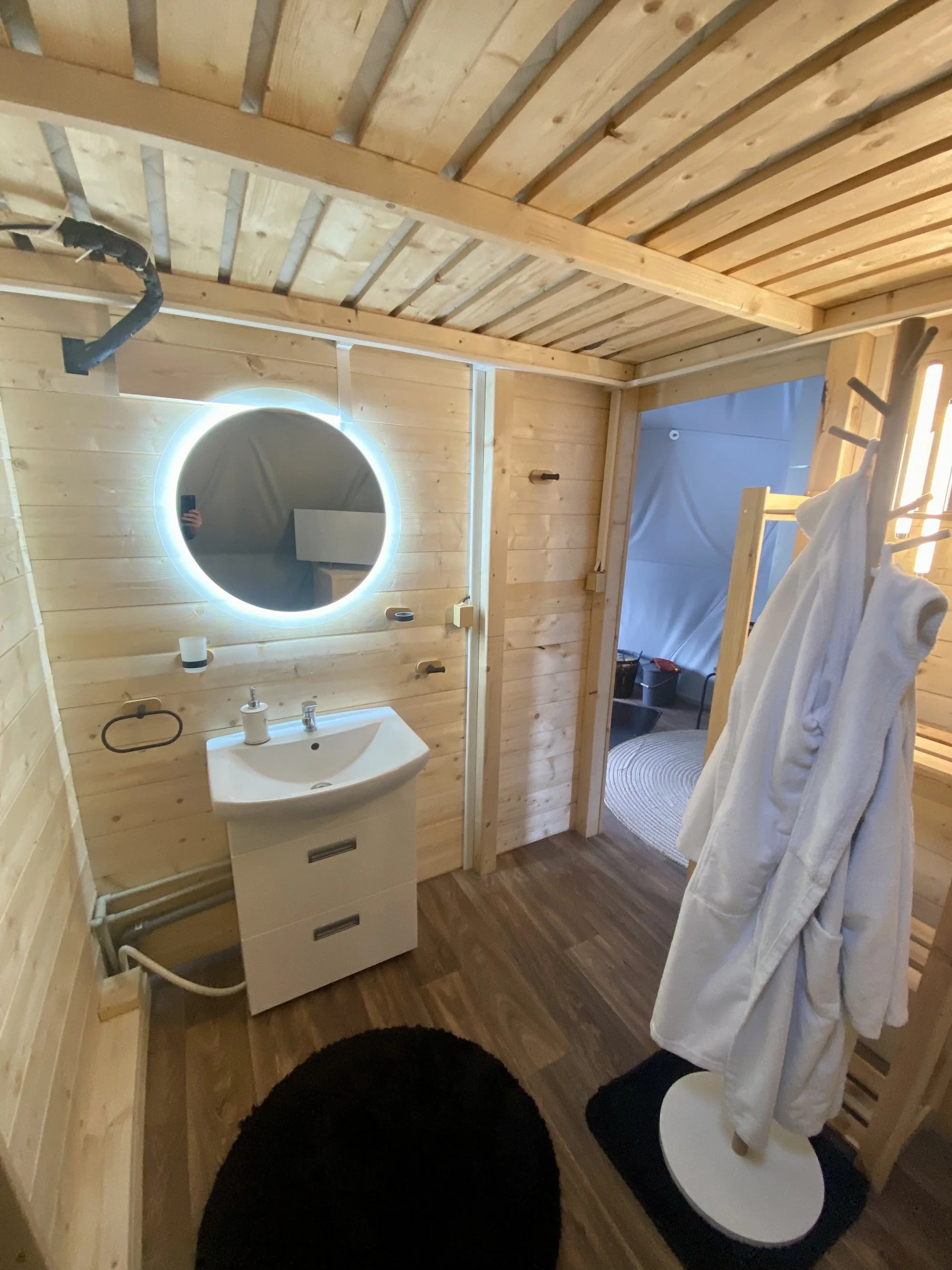 Glamping: vymazlené iglú u Prachovských skal, relax ve wellness s možností snídaňového koše