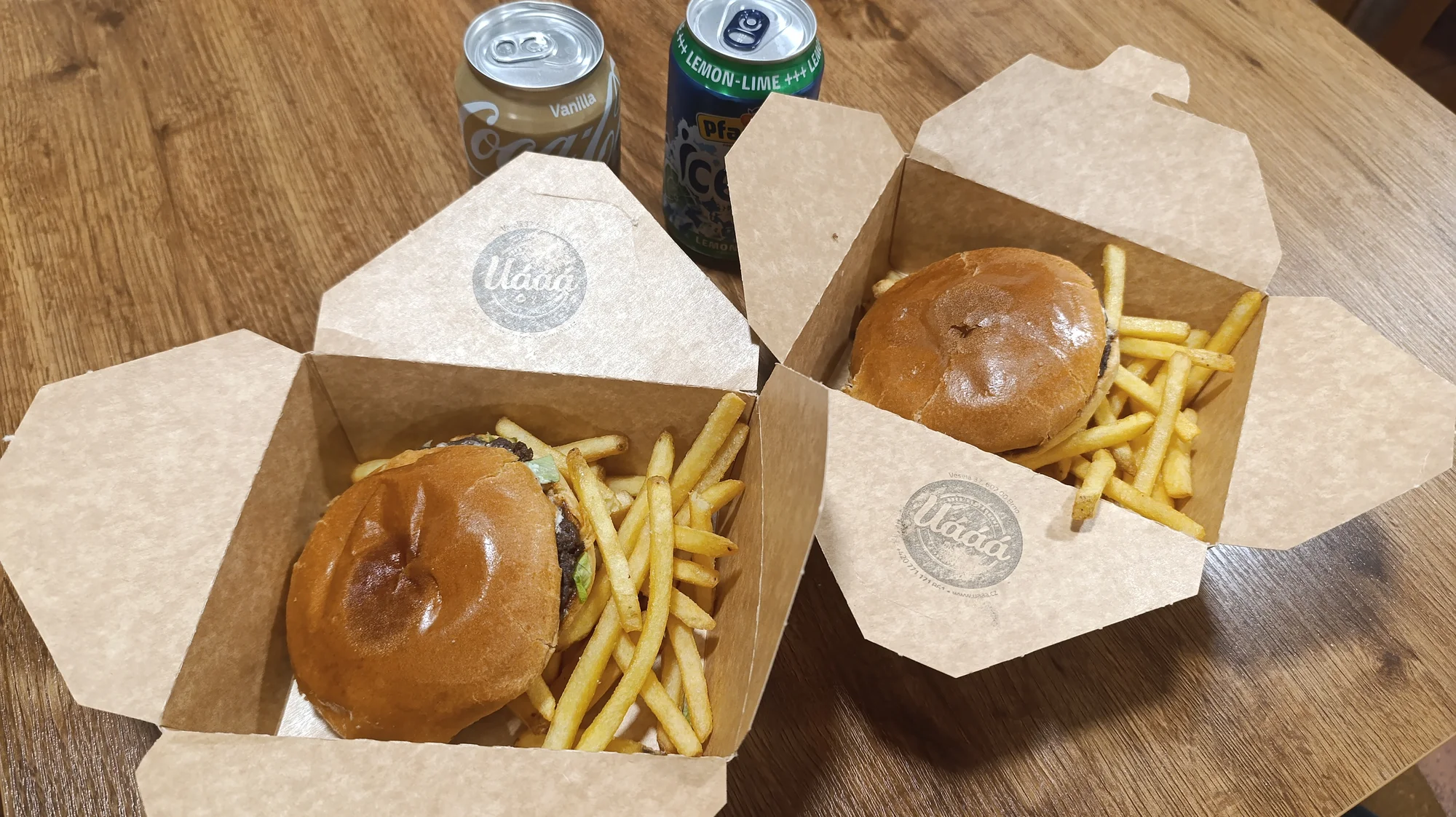 Vypečený burger dle výběru pro 1 až 4 osoby: hranolky, nápoj i odnos s sebou