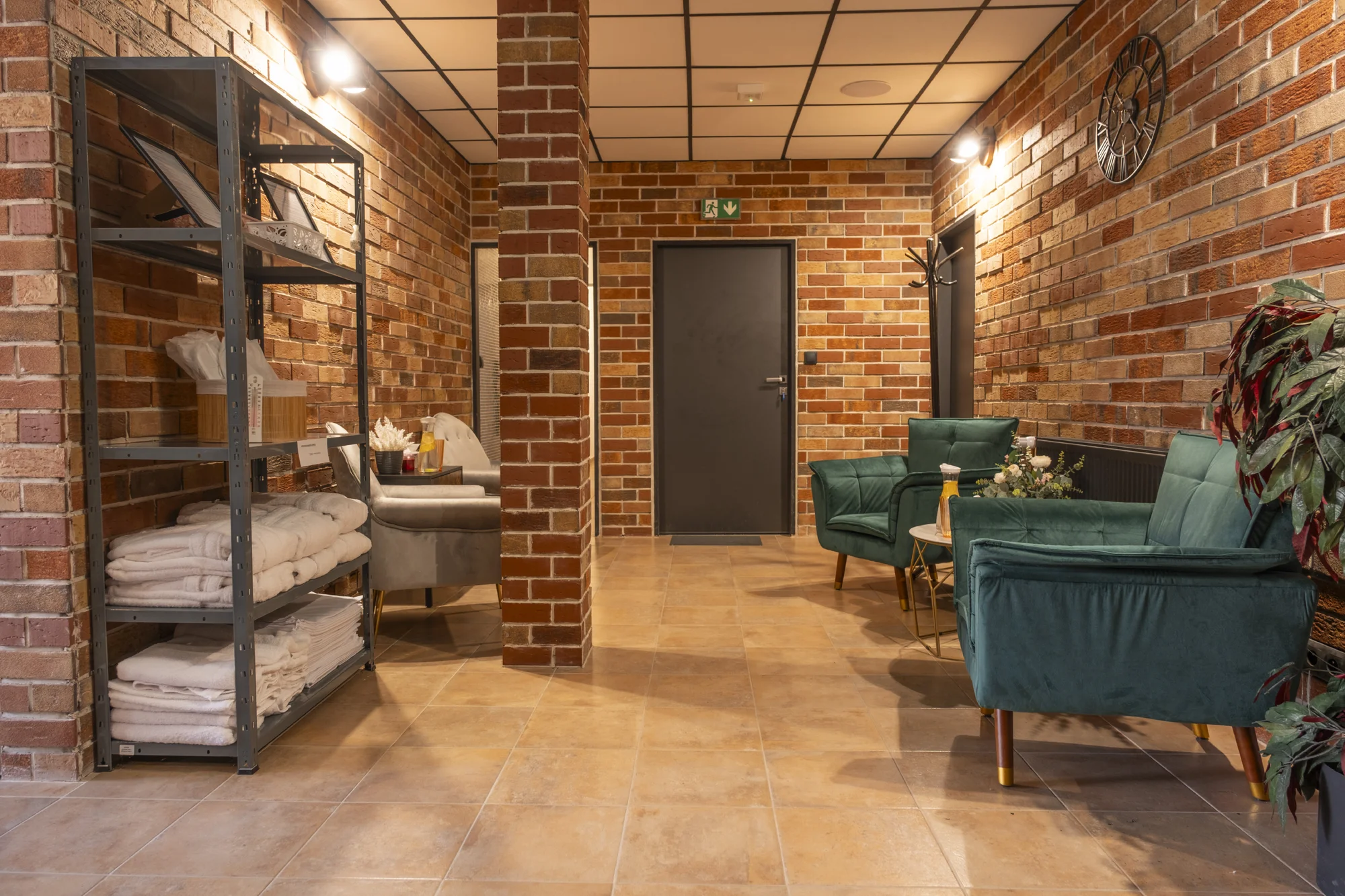 Hotel v bývalé továrně ve Vlašimi: snídaně, polopenze a bowling či wellness