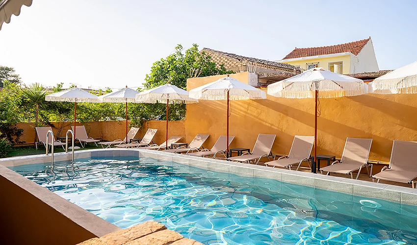 Letecký zájezd na Zakynthos: aparthotel 80 metrů od pláže, bazén, polopenze