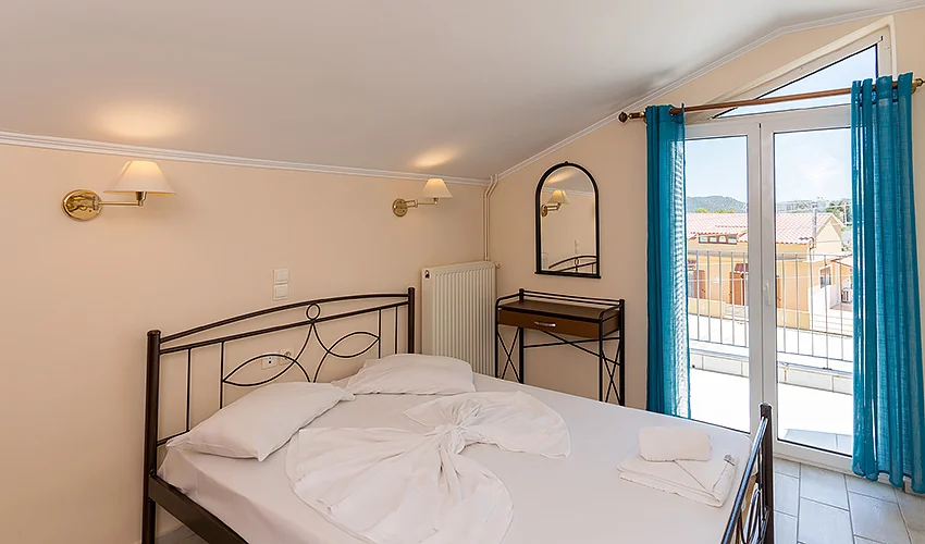 Letecký zájezd na Zakynthos: aparthotel 80 metrů od pláže, bazén, polopenze