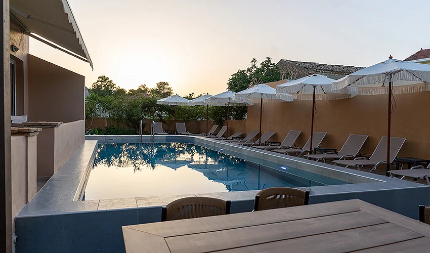 Letecký zájezd na Zakynthos: aparthotel 80 metrů od pláže, bazén, polopenze