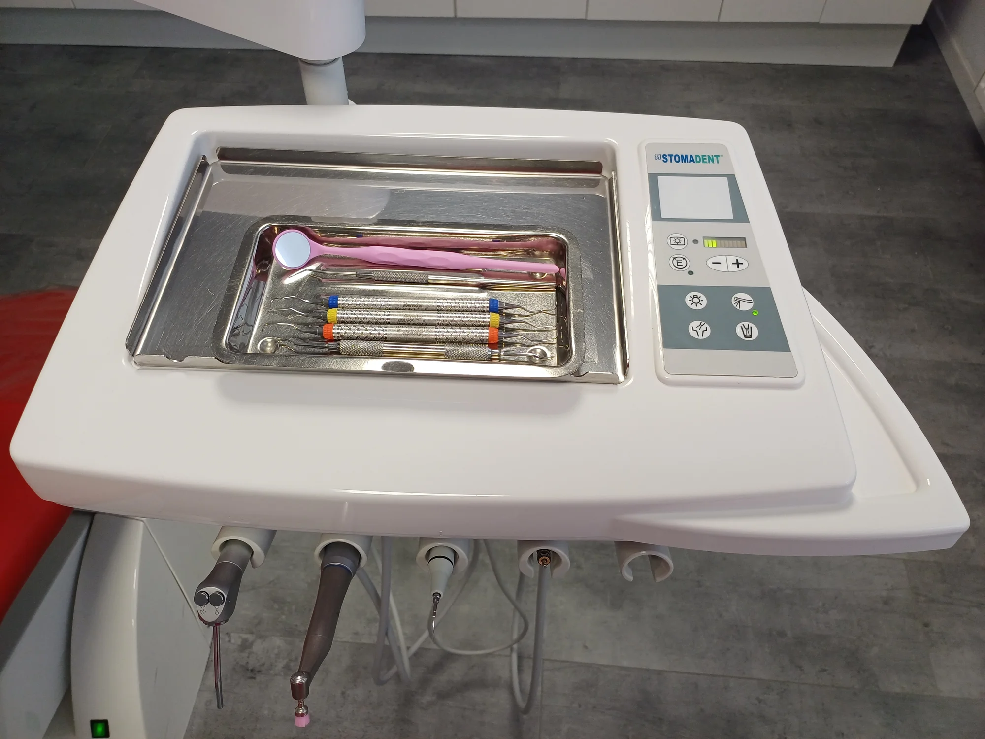 Dentální hygiena: fluoridace i air-flow, 45–⁠⁠⁠⁠⁠⁠60 minut