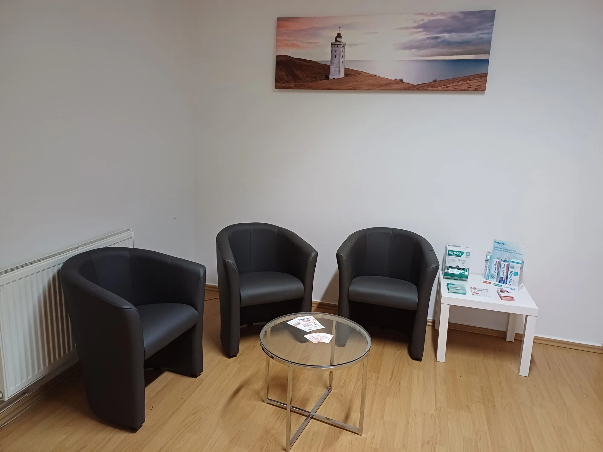 Dentální hygiena: fluoridace i air-flow, 45–⁠⁠⁠⁠⁠⁠60 minut