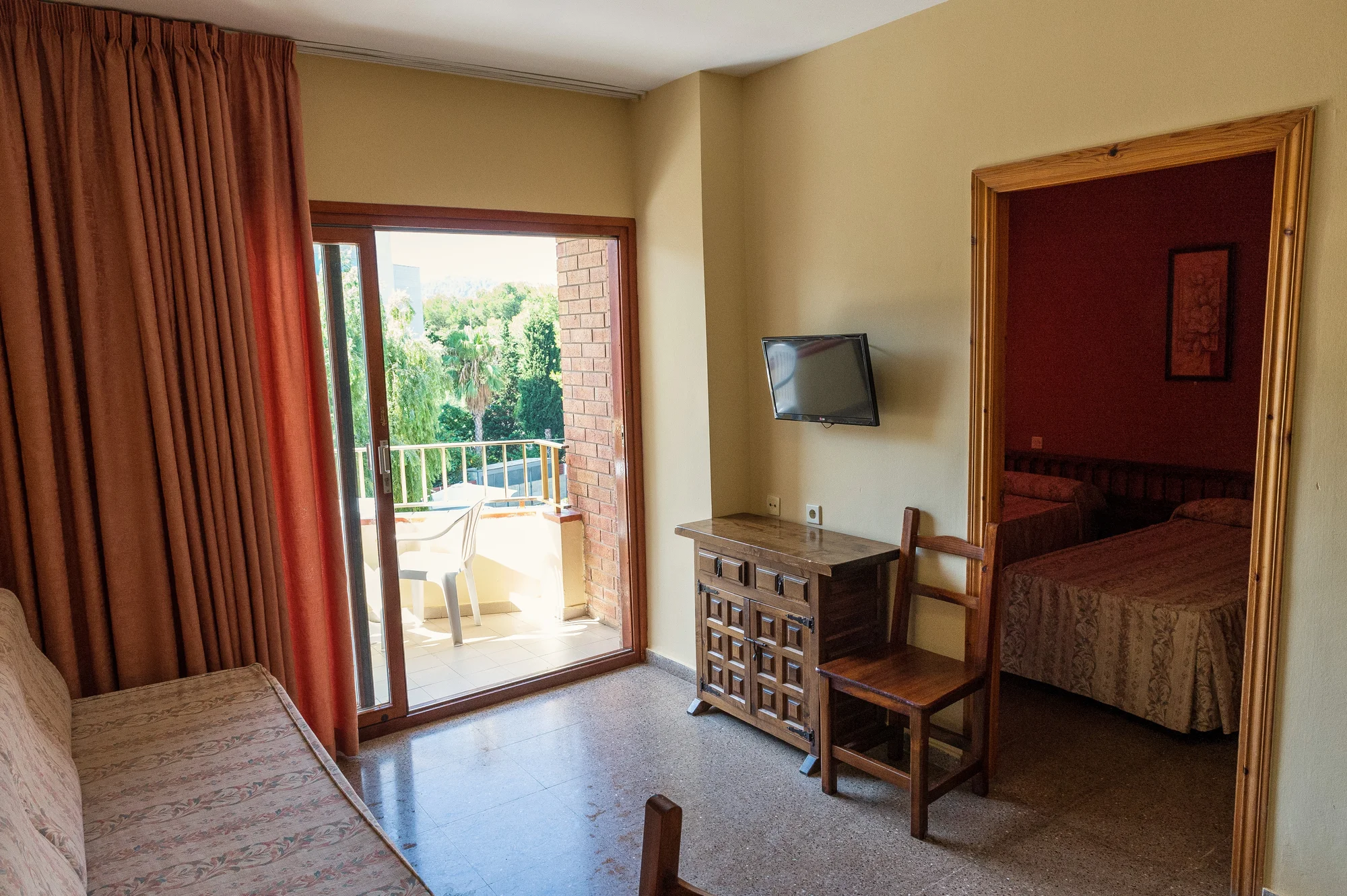 Lloret de Mar nedaleko Barcelony: apartmány v dosahu pláže, bazén i hřiště