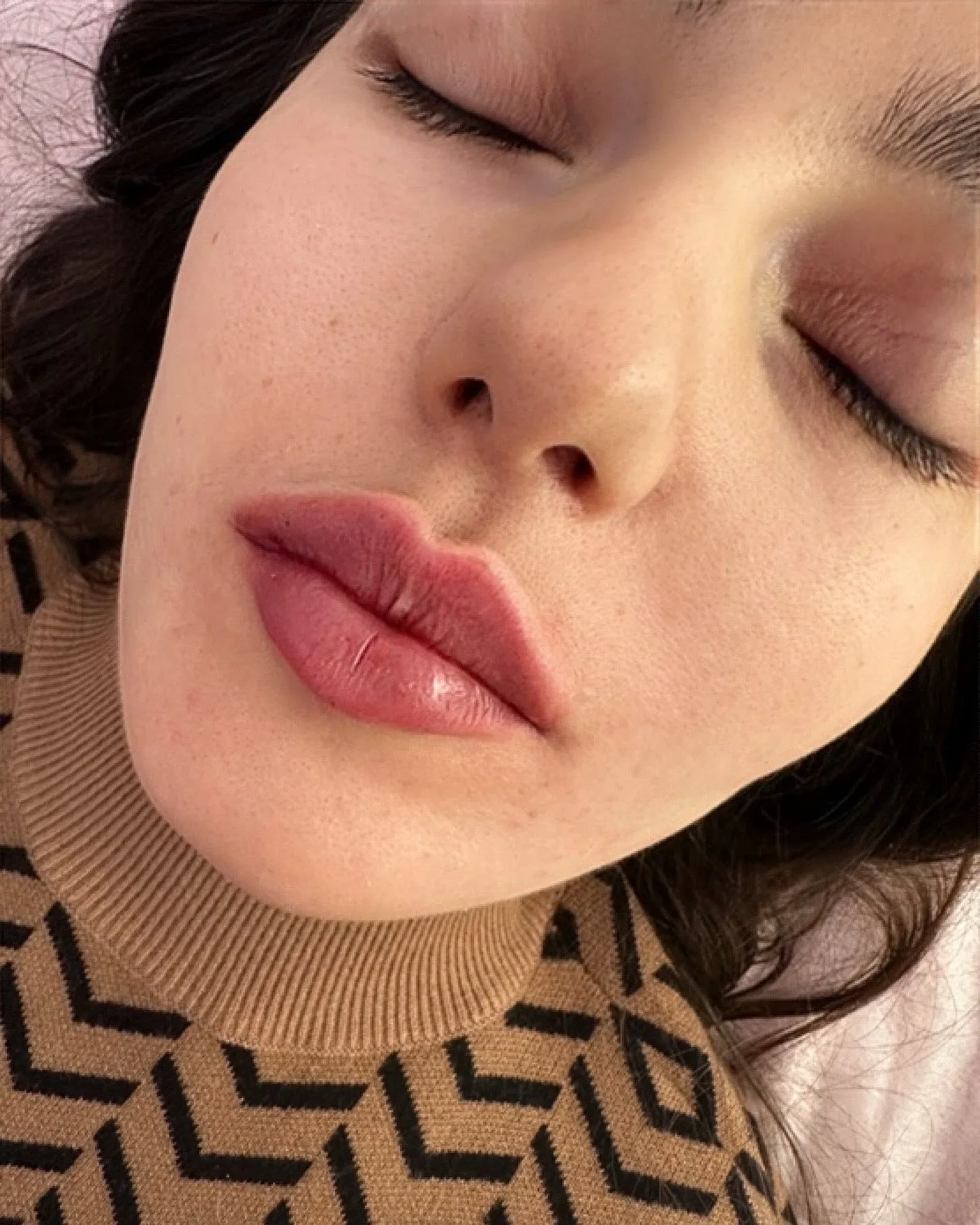 Permanentní make-up: oční linky, obočí pudrovou metodou i výplň rtů