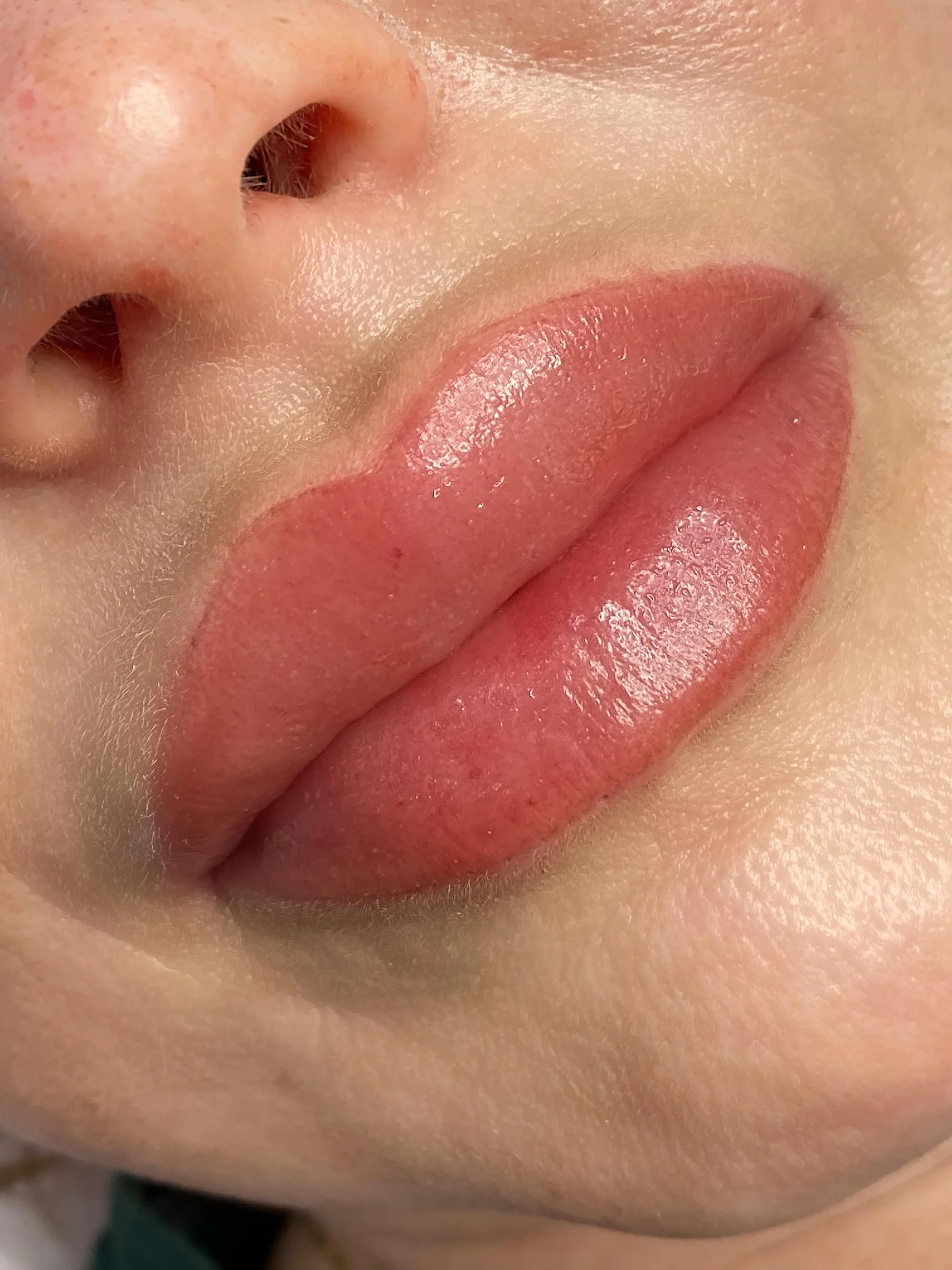 Permanentní make-up: oční linky, obočí pudrovou metodou i výplň rtů