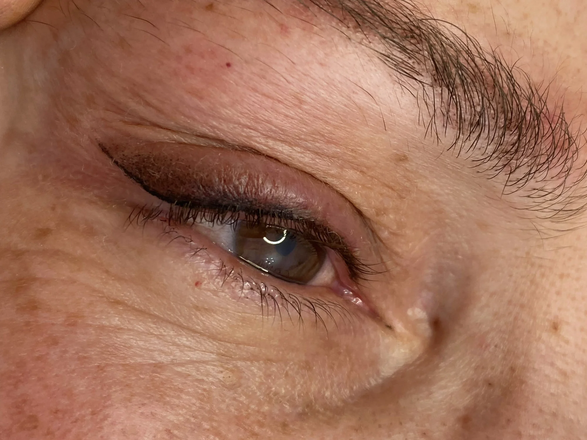 Permanentní make-up: oční linky, obočí pudrovou metodou i výplň rtů