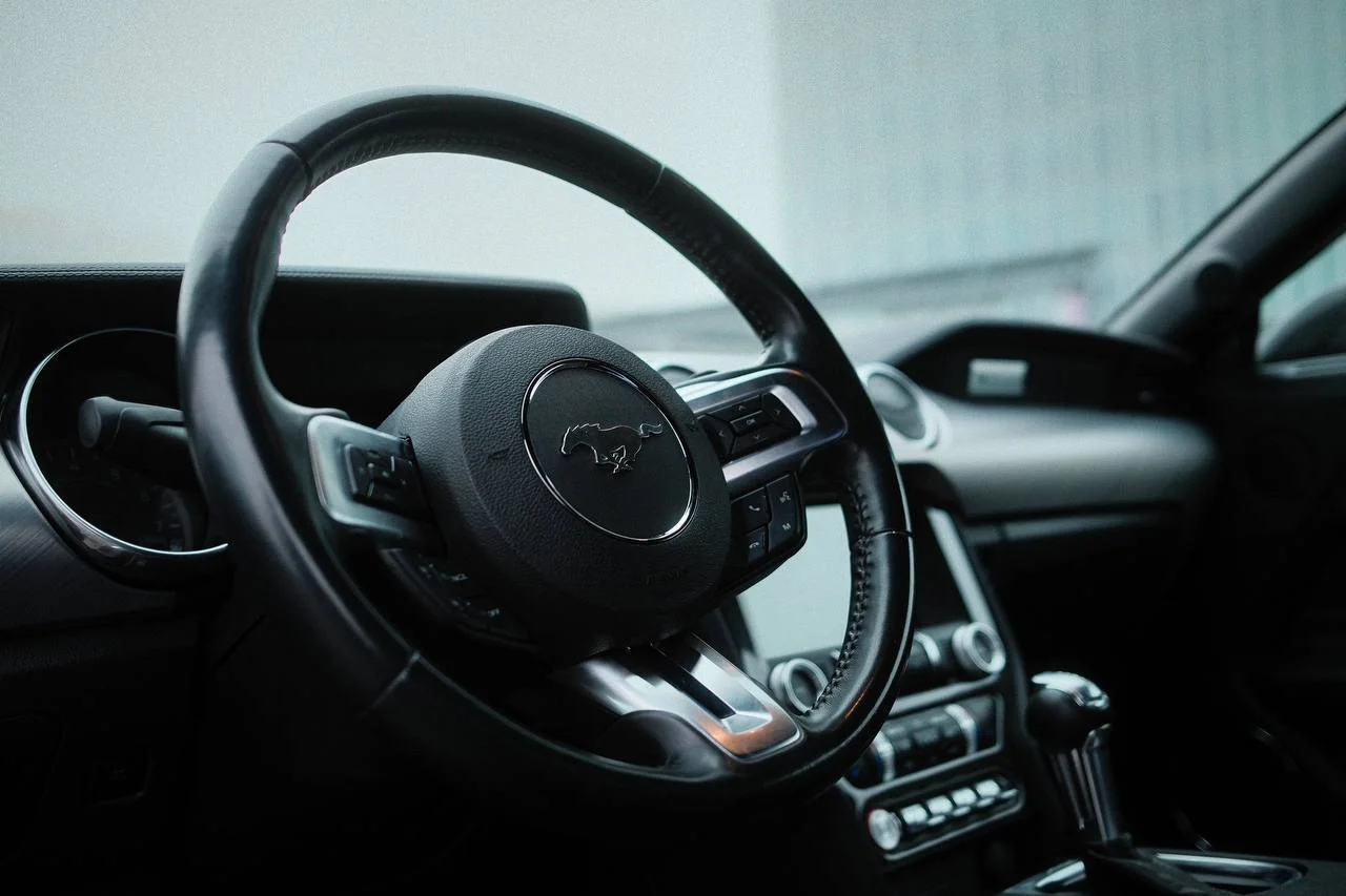 Zapůjčení Fordu Mustang, Mercedesu C63 AMG či BMW M4 na 24hod nebo celý víkend