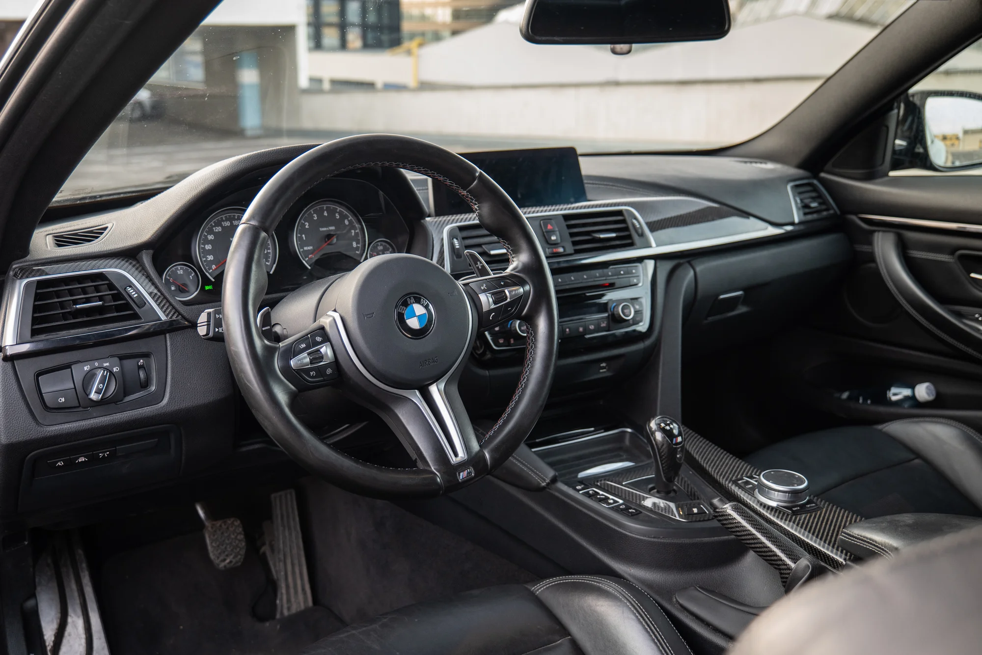 Zapůjčení Fordu Mustang, Mercedesu C63 AMG či BMW M4 na 24hod nebo celý víkend