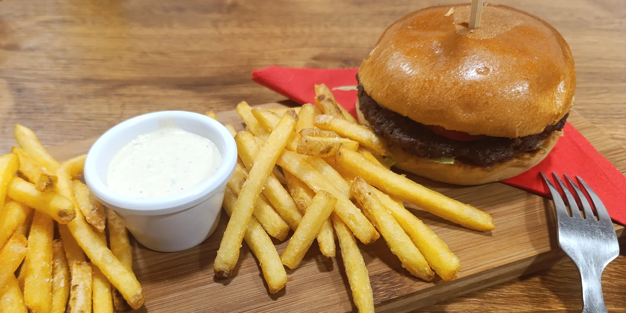 Vypečený burger dle výběru pro 1 až 4 osoby: hranolky, nápoj i odnos s sebou