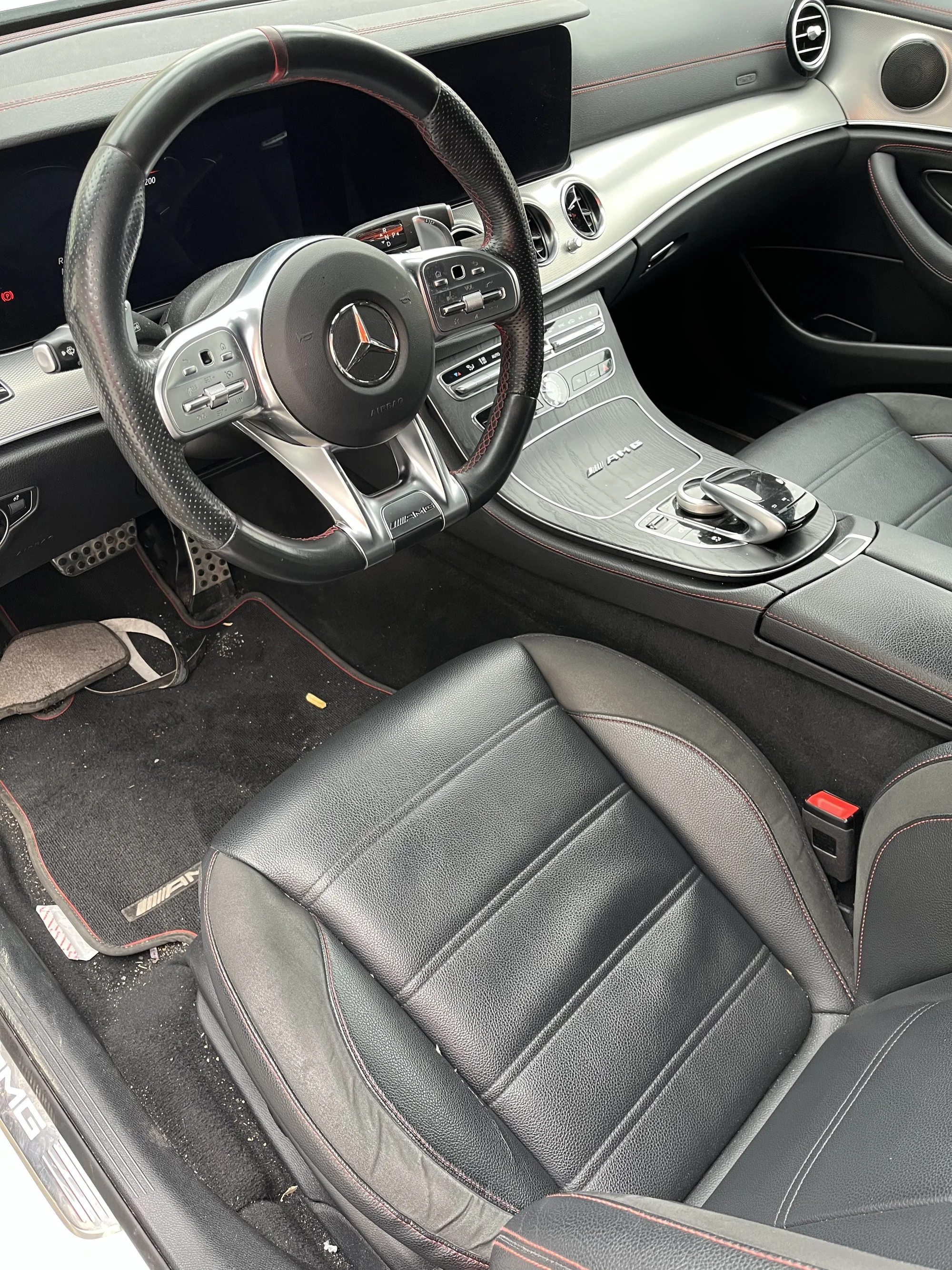 Detailní čištění interiéru i exteriéru vozu včetně ochrany laku keramickým sealantem