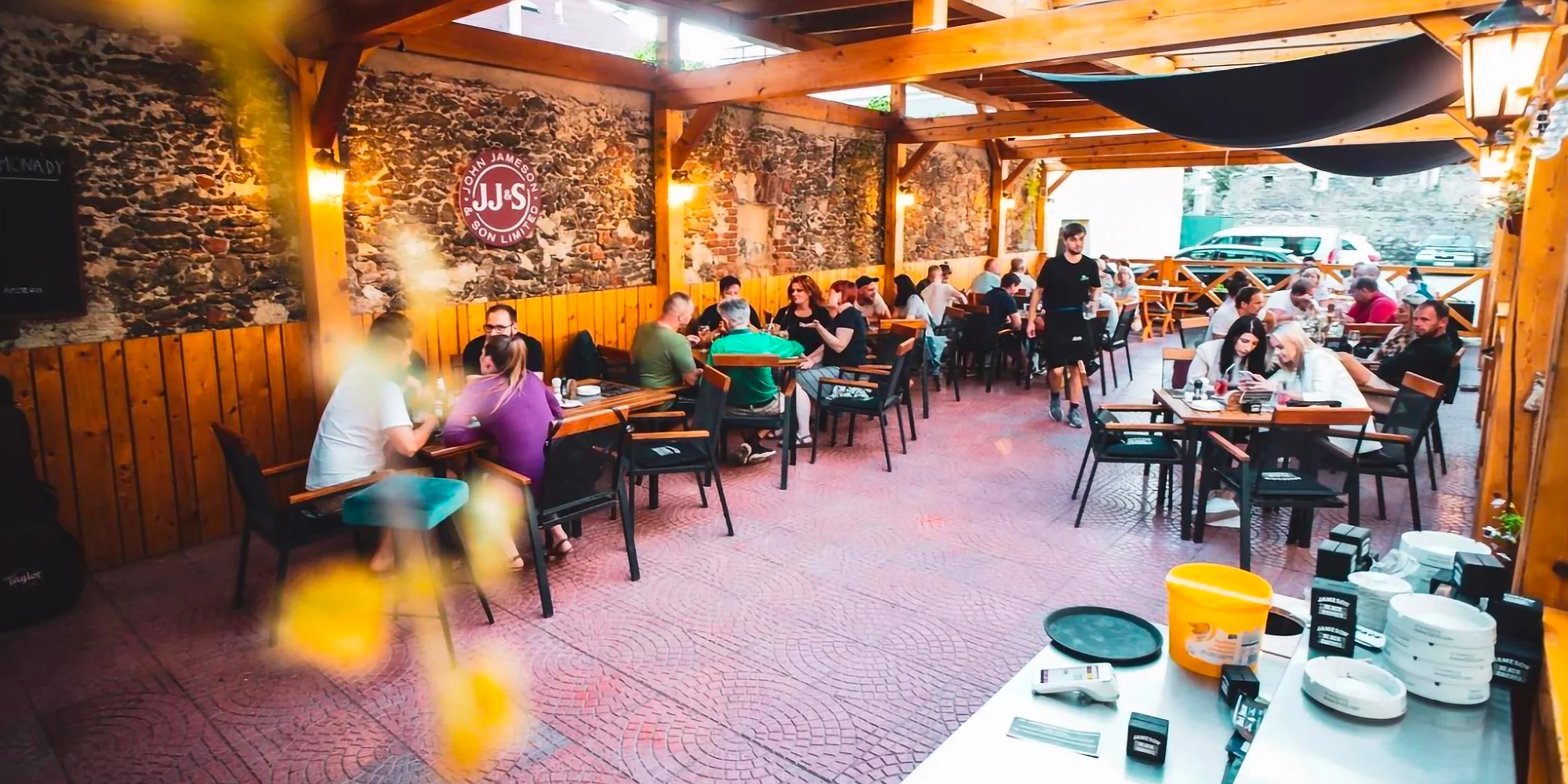 Voucher na 500–2 000 Kč do restaurace v třebíčském Černém domě: česká, americká a řecká kuchyně