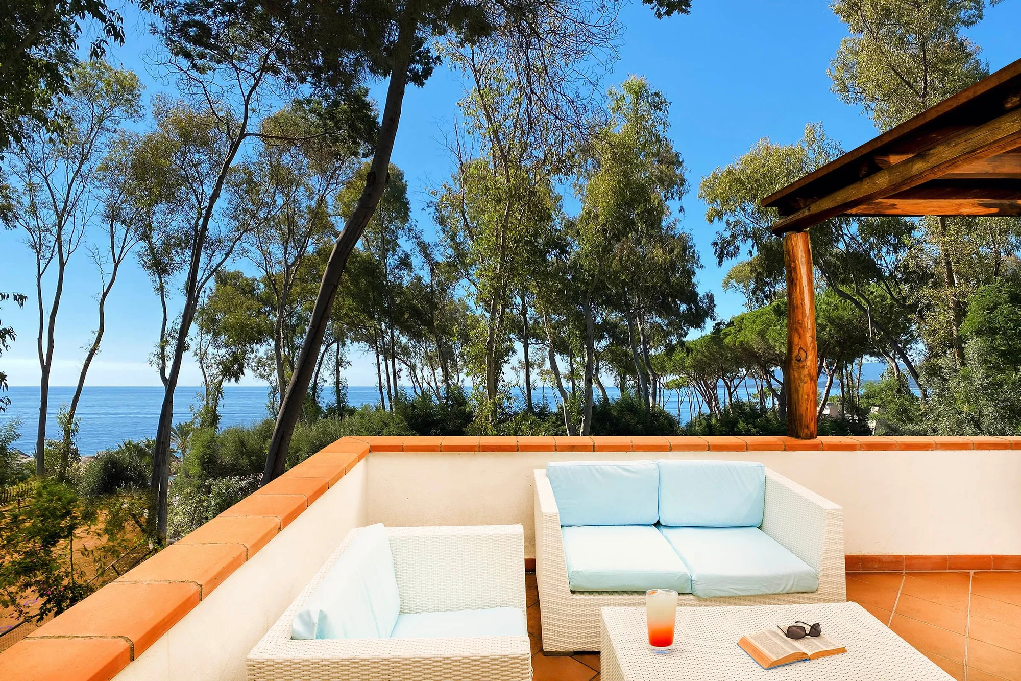 Sardinie: hotel s 11 bazény a polopenzí nebo plnou penzí, krásná pláž i vstup do NP Bellavista