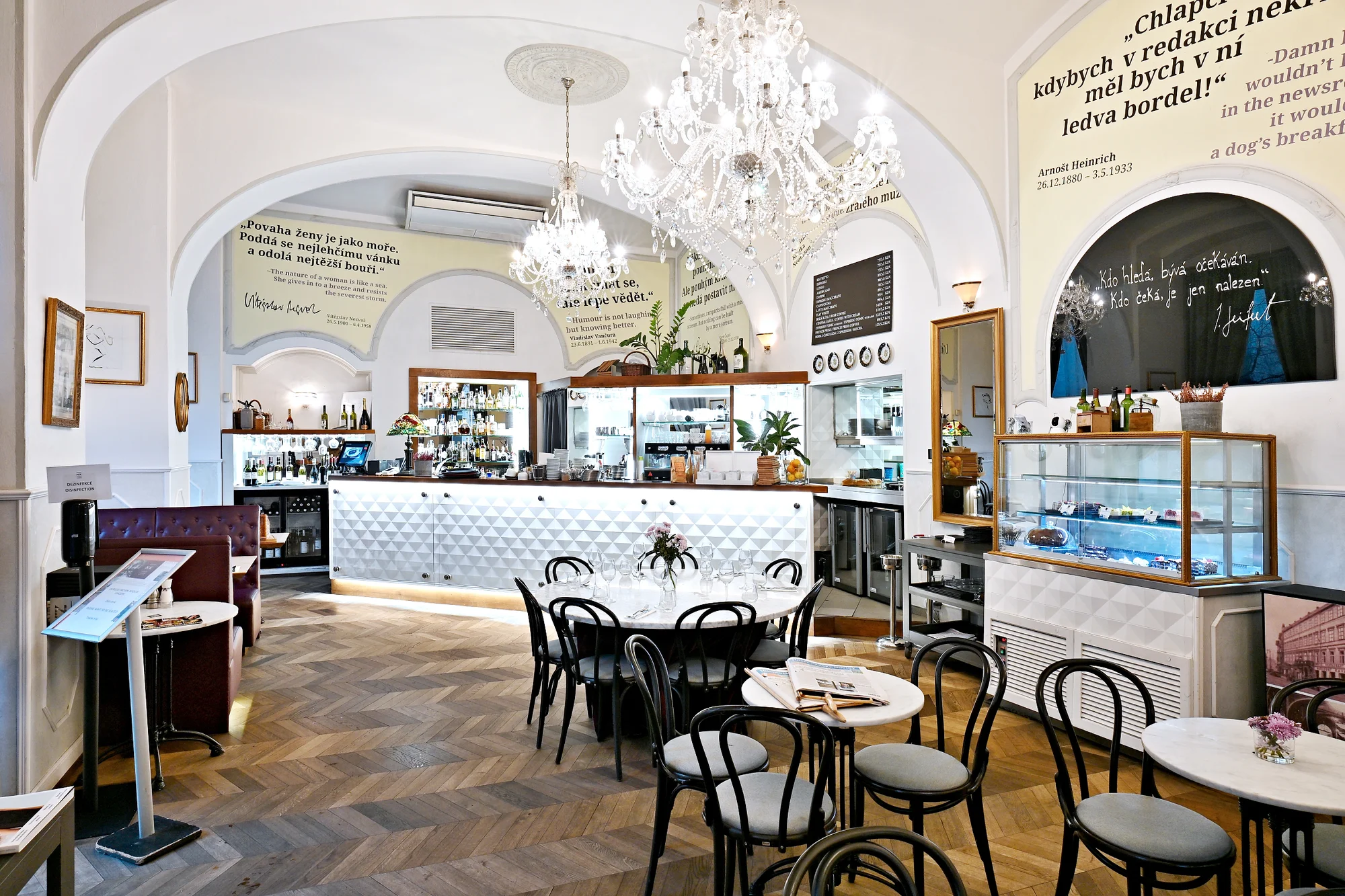 Otevřený voucher na snídani i klasické menu v Národní kavárně v centru města, 500-2000 Kč