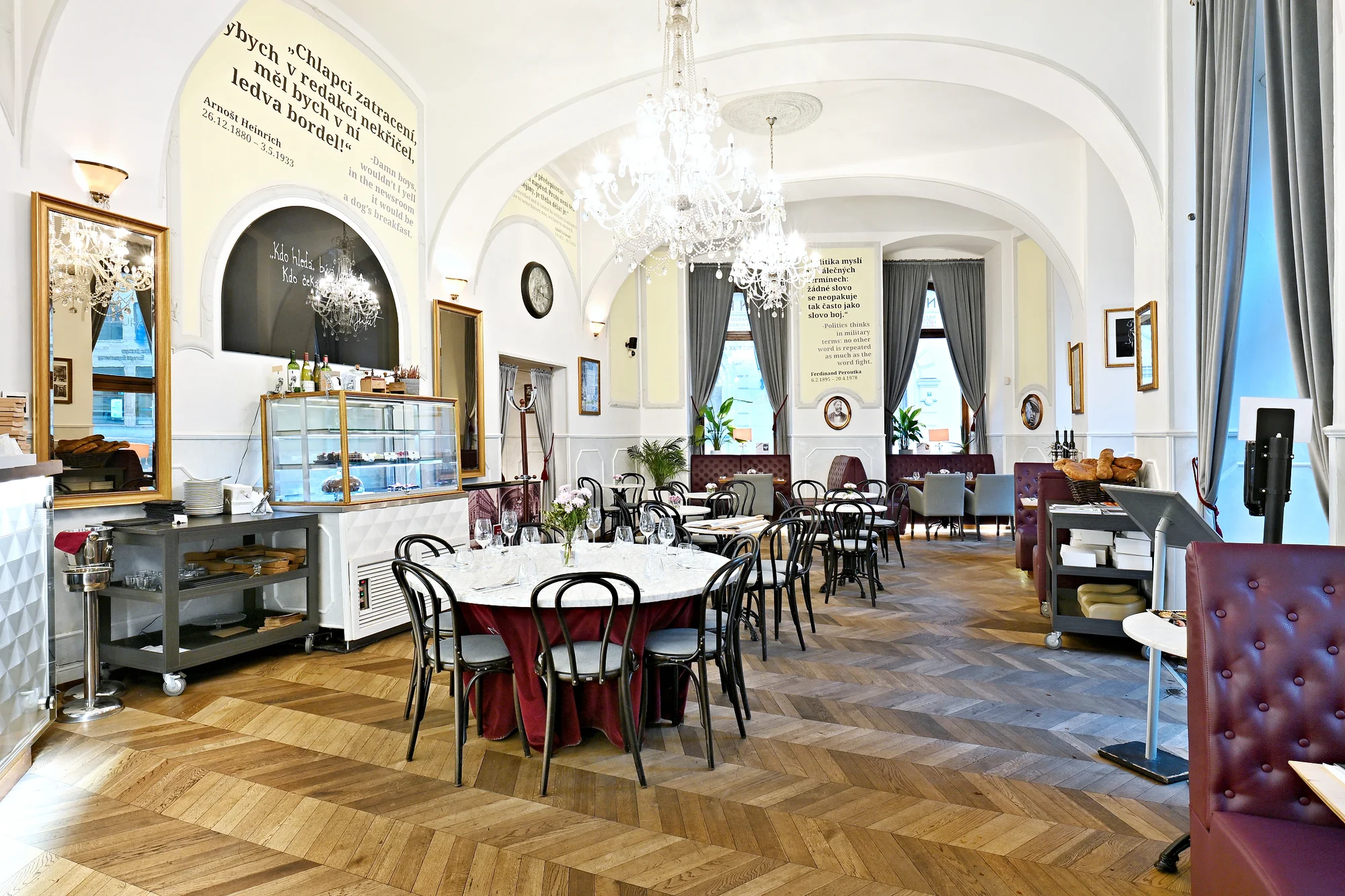 Otevřený voucher na snídani i klasické menu v Národní kavárně v centru města, 500-2000 Kč