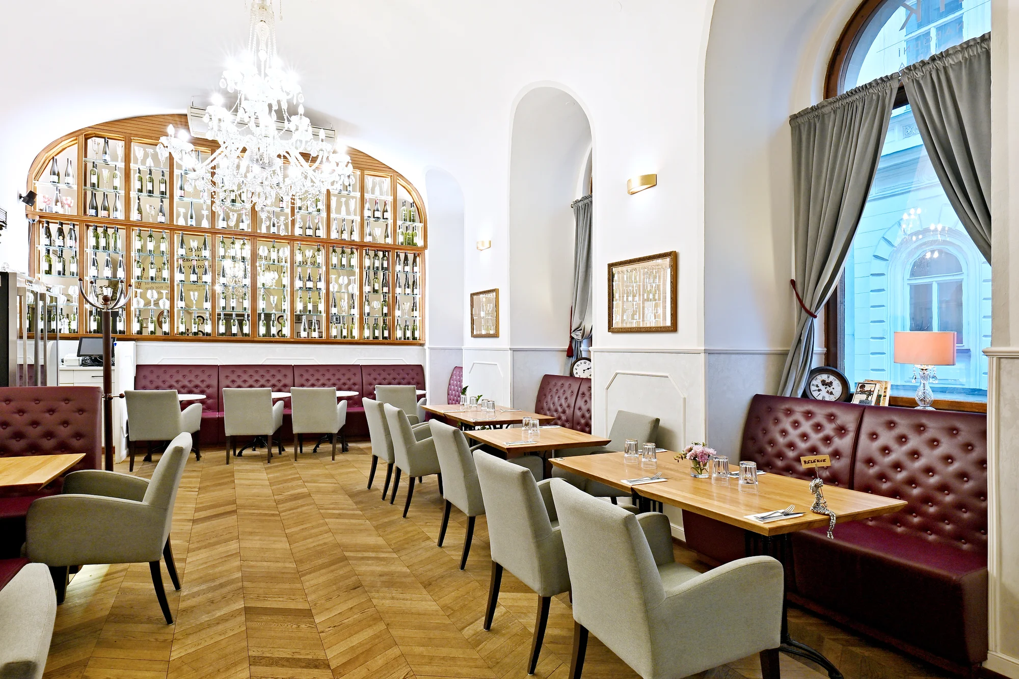 Otevřený voucher na snídani i klasické menu v Národní kavárně v centru města, 500-2000 Kč