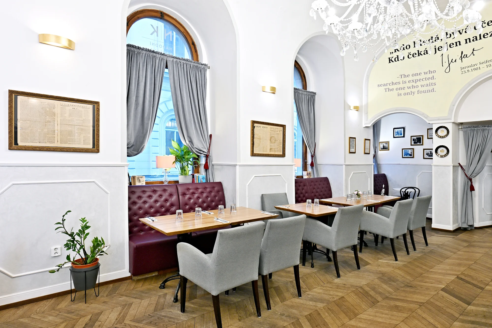 Otevřený voucher na snídani i klasické menu v Národní kavárně v centru města, 500-2000 Kč
