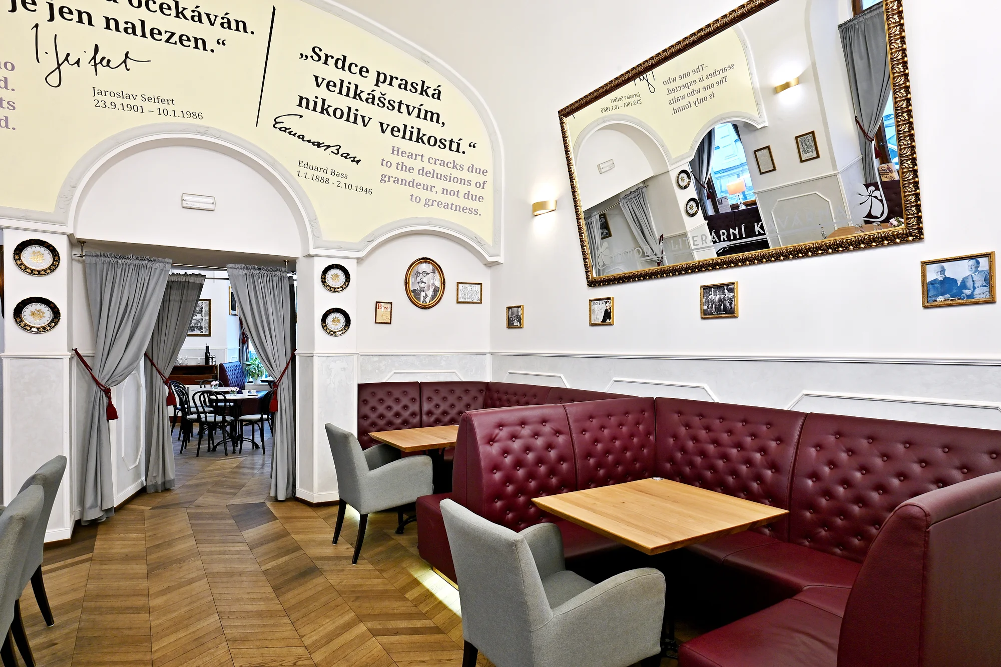 Otevřený voucher na snídani i klasické menu v Národní kavárně v centru města, 500-2000 Kč
