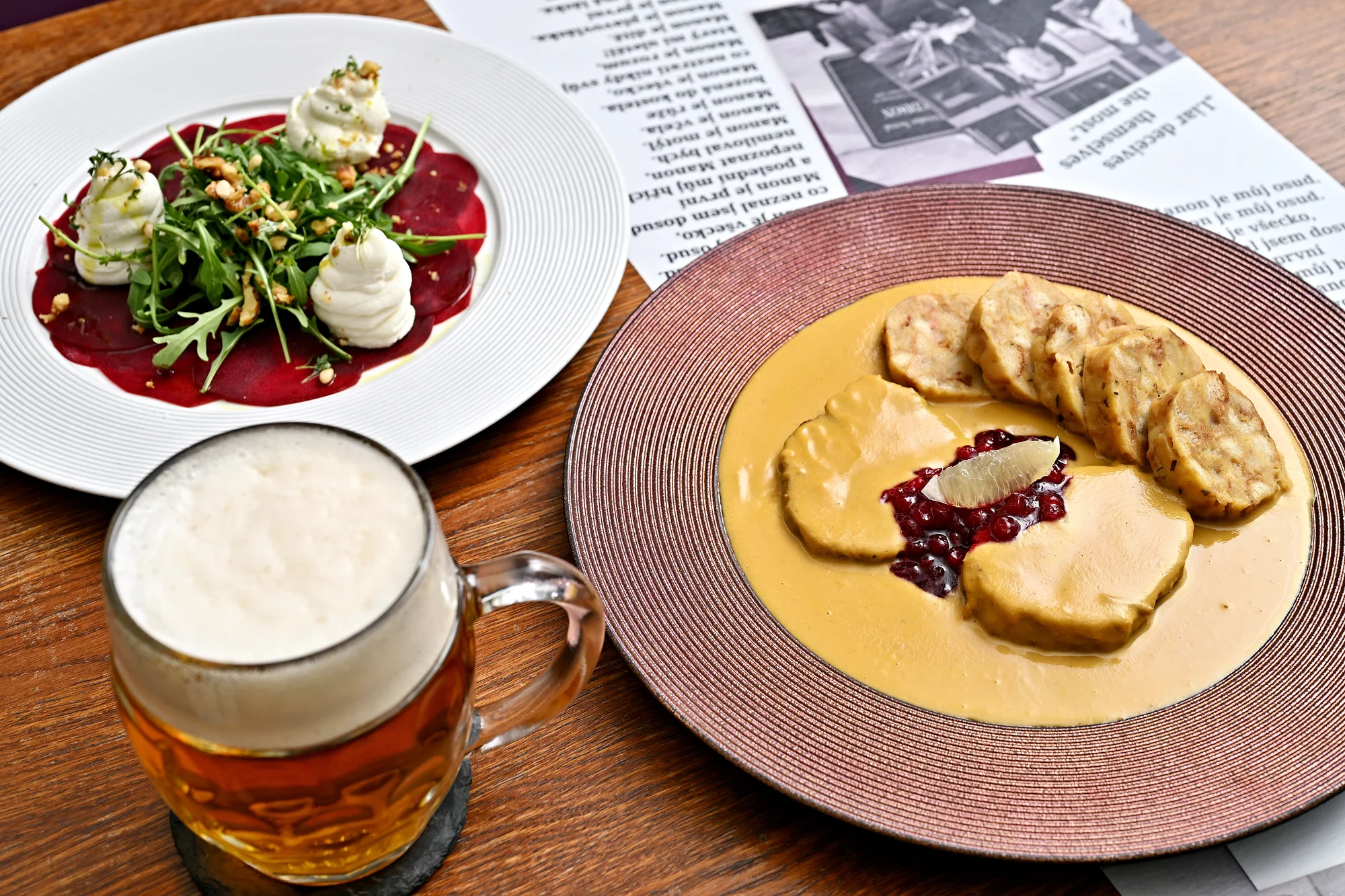 Otevřený voucher na snídani i klasické menu v Národní kavárně v centru města, 500-2000 Kč
