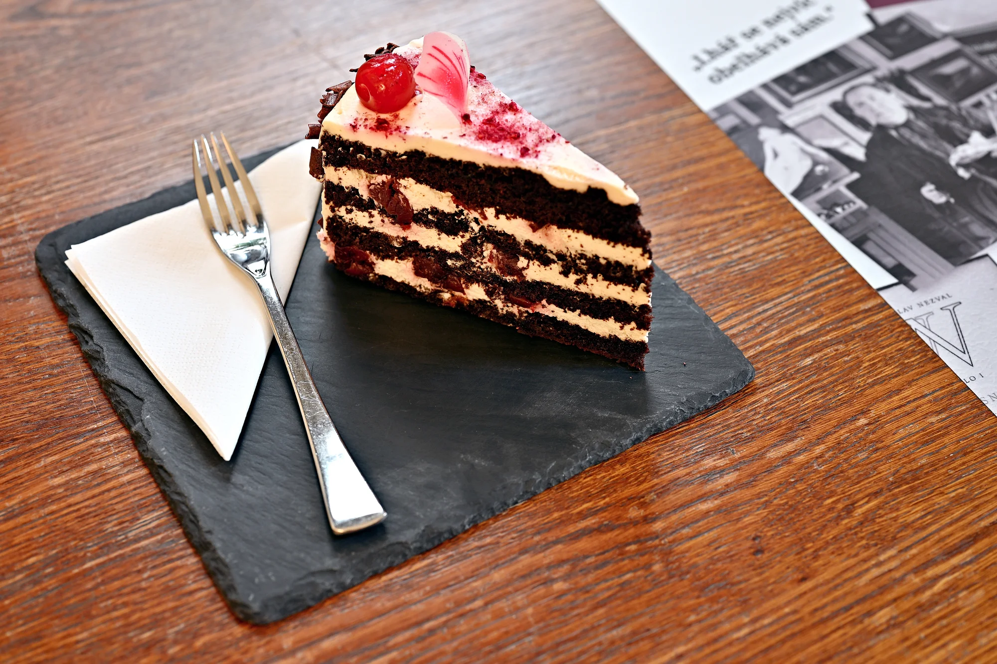 Otevřený voucher na snídani i klasické menu v Národní kavárně v centru města, 500-2000 Kč