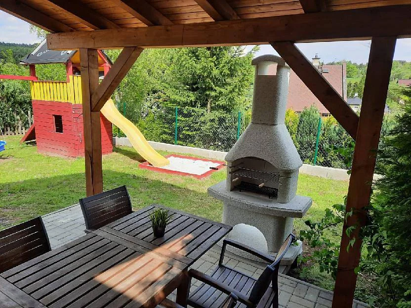 Chalupa v srdci Krušných hor až pro 12 osob: infrasauna i zahrada s grilem