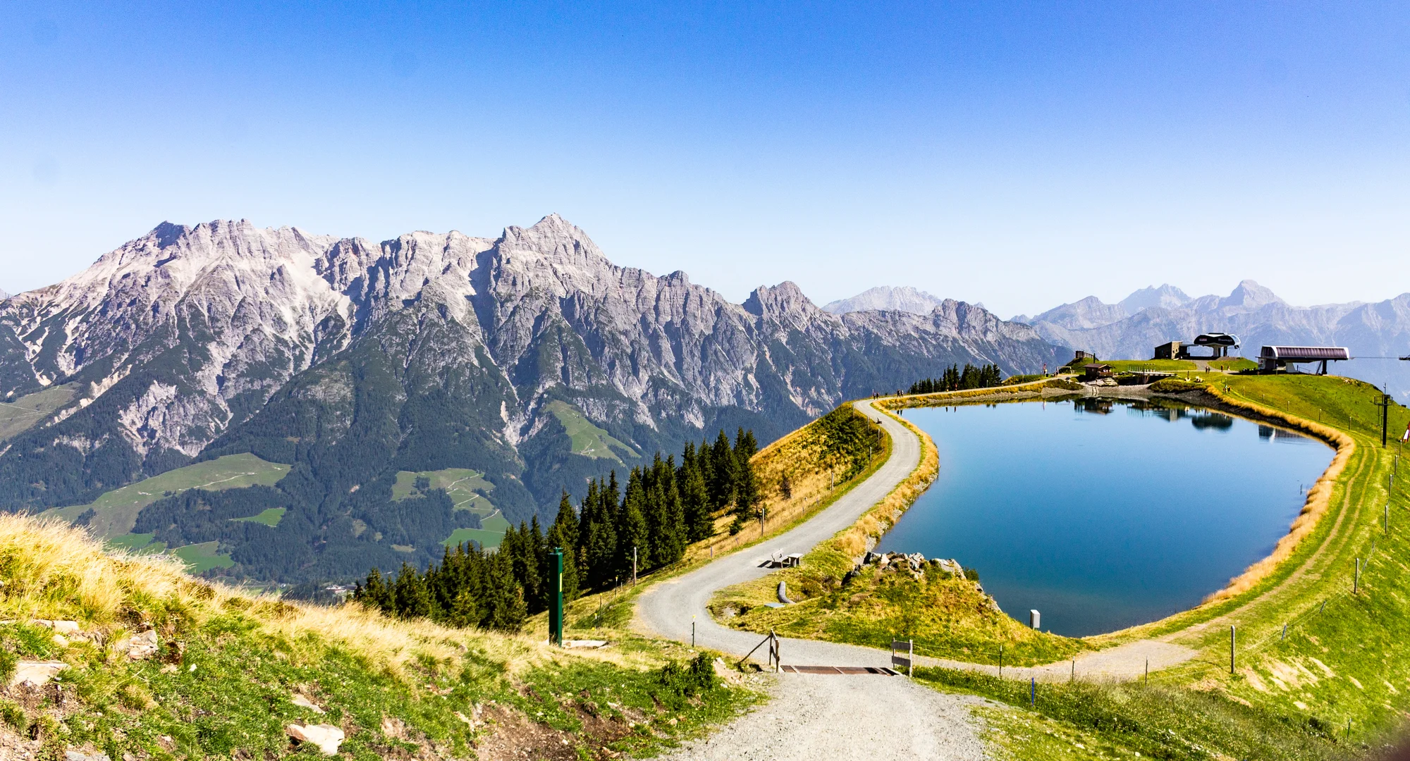 Rakouské Alpy s obřím wellness, bufetovými snídaněmi a turistickou kartou