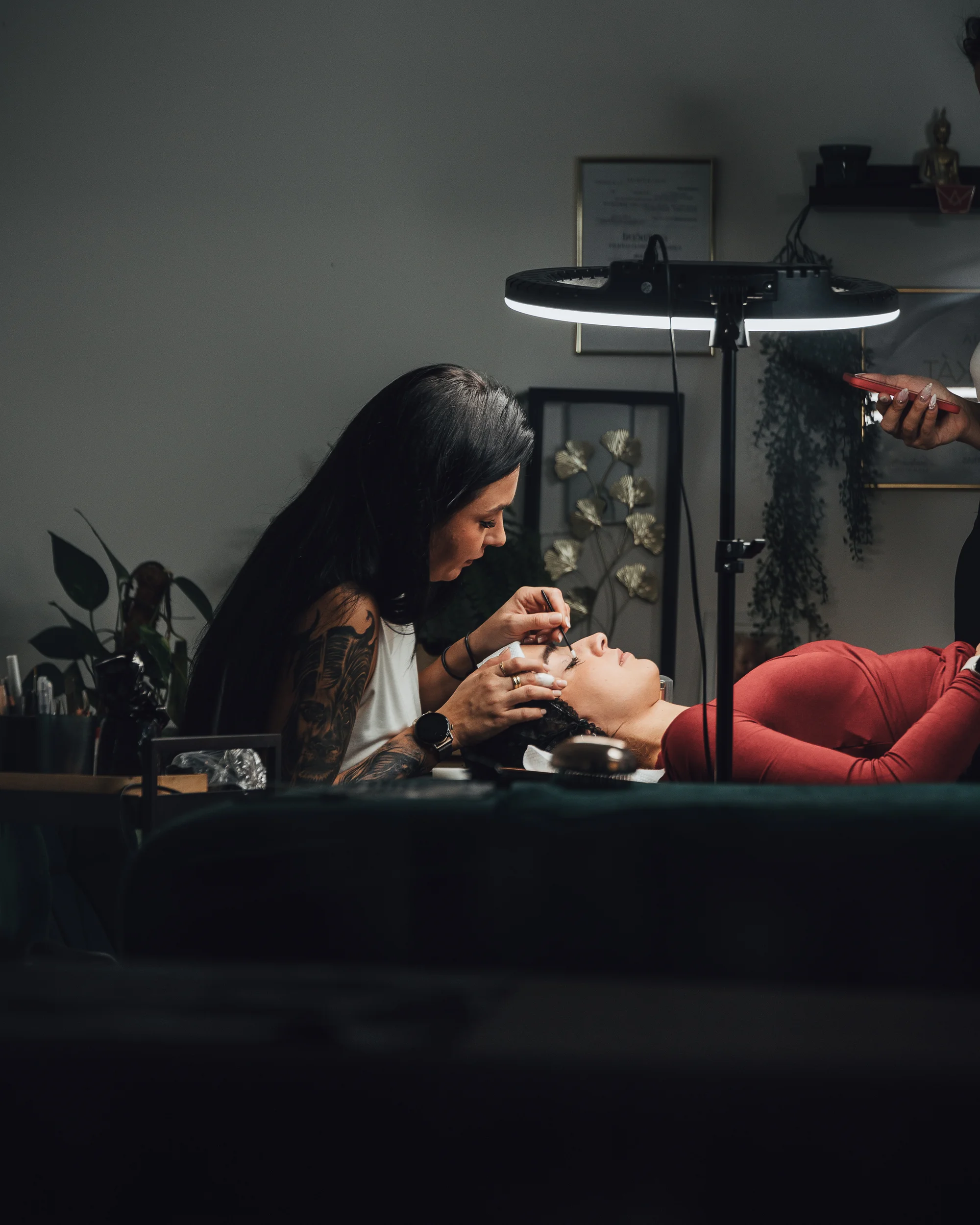 Přirozený permanentní make-up v luxusním studiu: meziřasové linky, obočí i rty