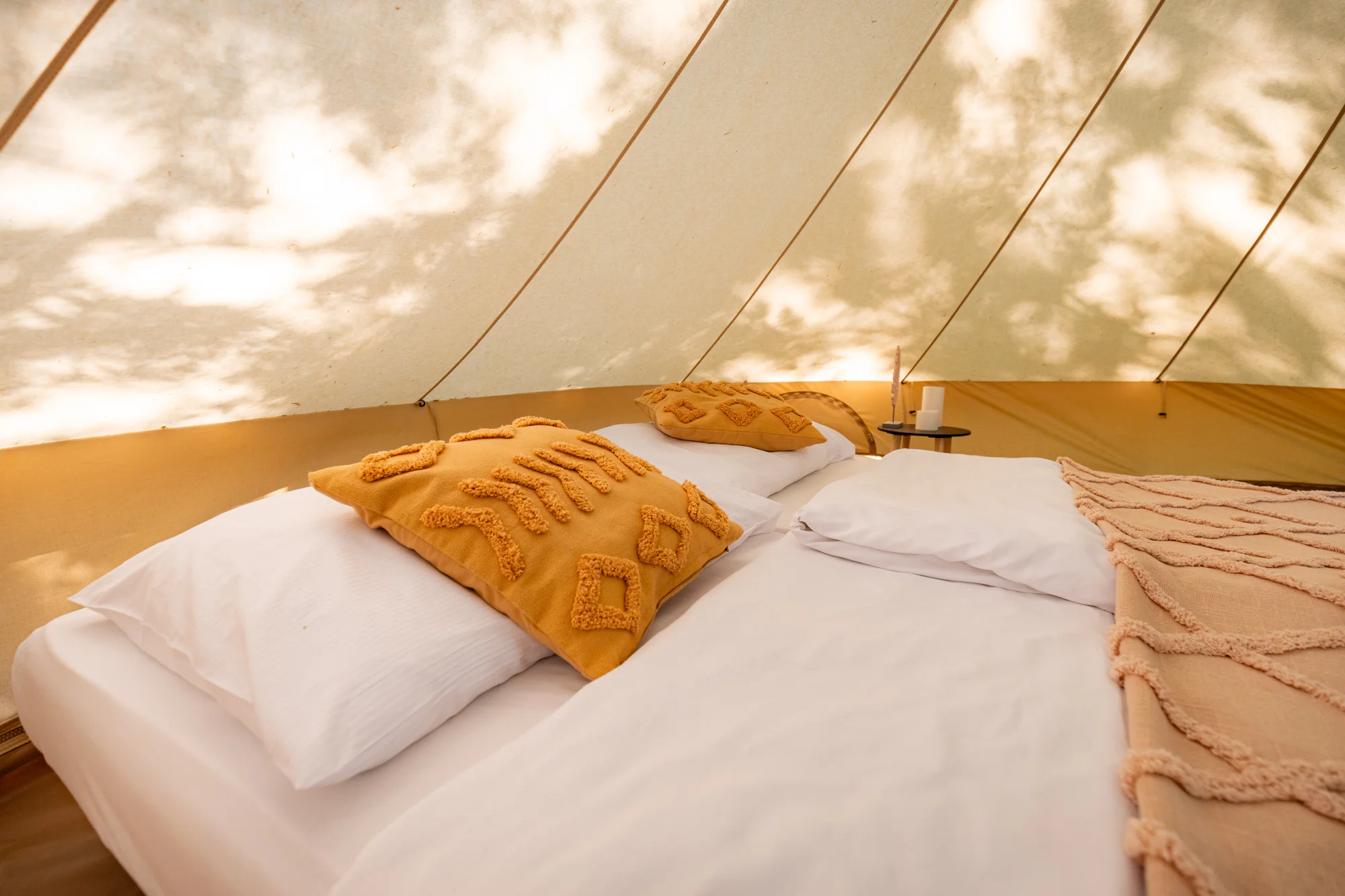 Glamping v Černické oboře u Bechyně se snídaní: klid uprostřed lesů a v blízkosti golfového hřiště