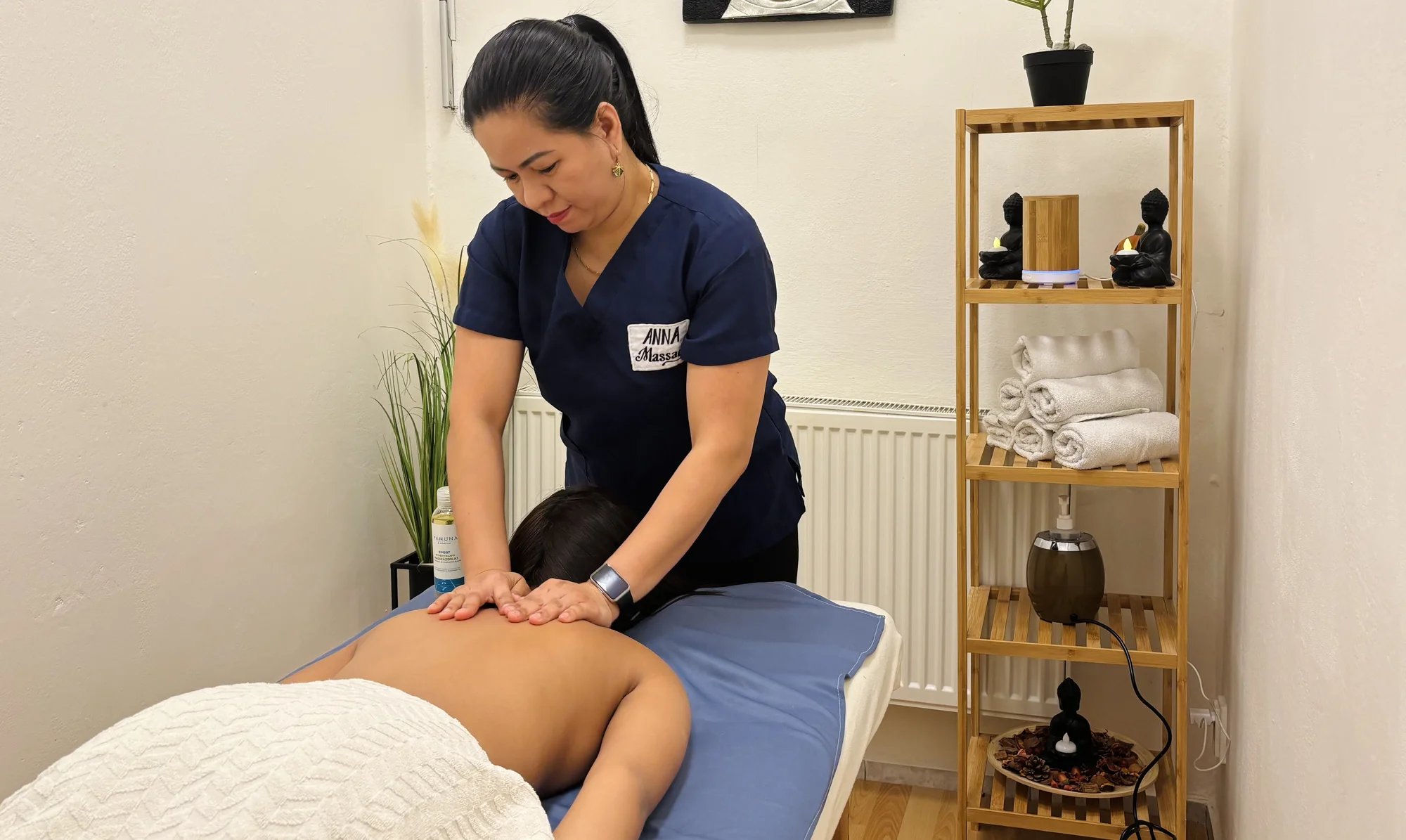 Dokonalé uvolnění: filipínská, aroma, těhotenská i baňková masáž či footspa
