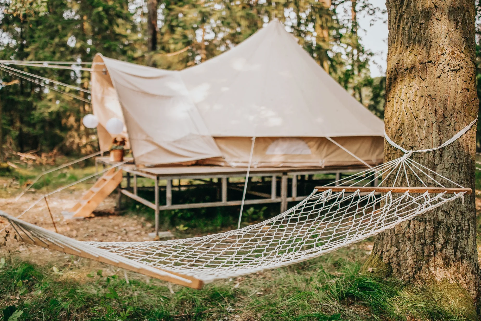 Glamping v Černické oboře u Bechyně se snídaní: klid uprostřed lesů a v blízkosti golfového hřiště