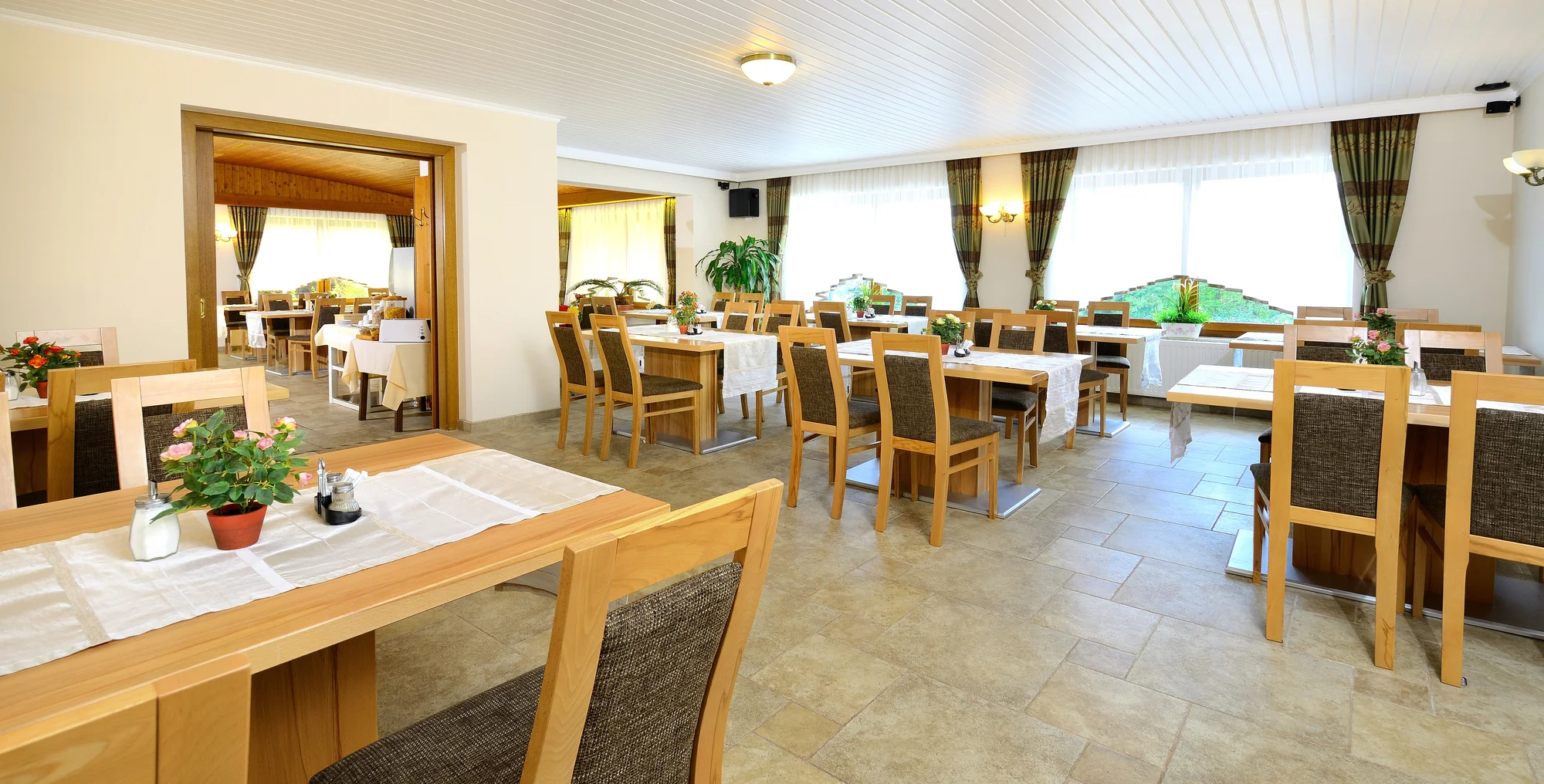 Rodinná dovolená v Korutanech: 3* hotel u jezera Klopeiner, soukromá pláž, snídaně
