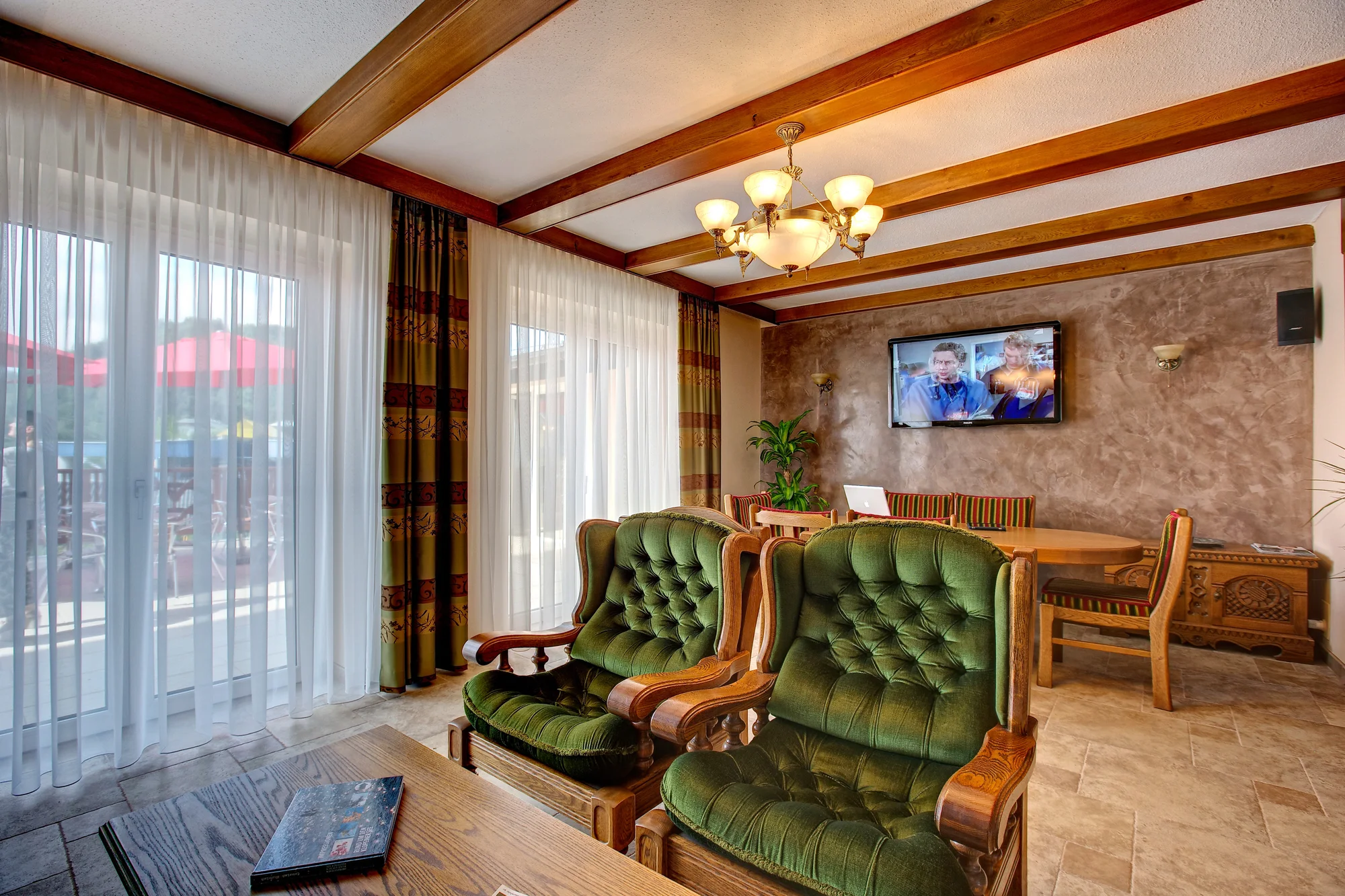 Rodinná dovolená v Korutanech: 3* hotel u jezera Klopeiner, soukromá pláž, snídaně