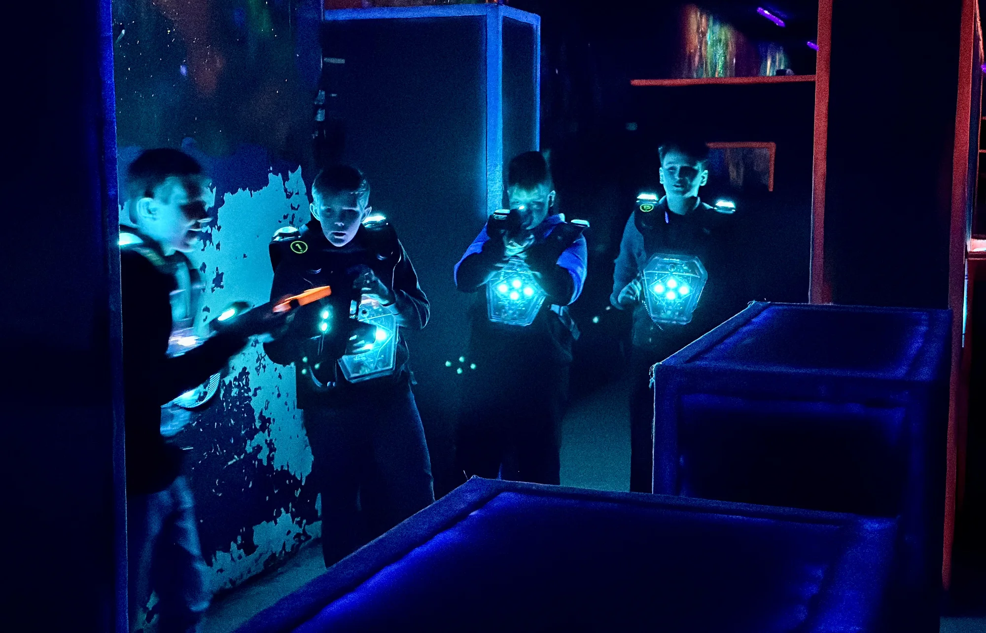 Akce a zábava: laser game pro 1–10 osob v moderní pražské aréně vč. možnosti mít arénu pro sebe