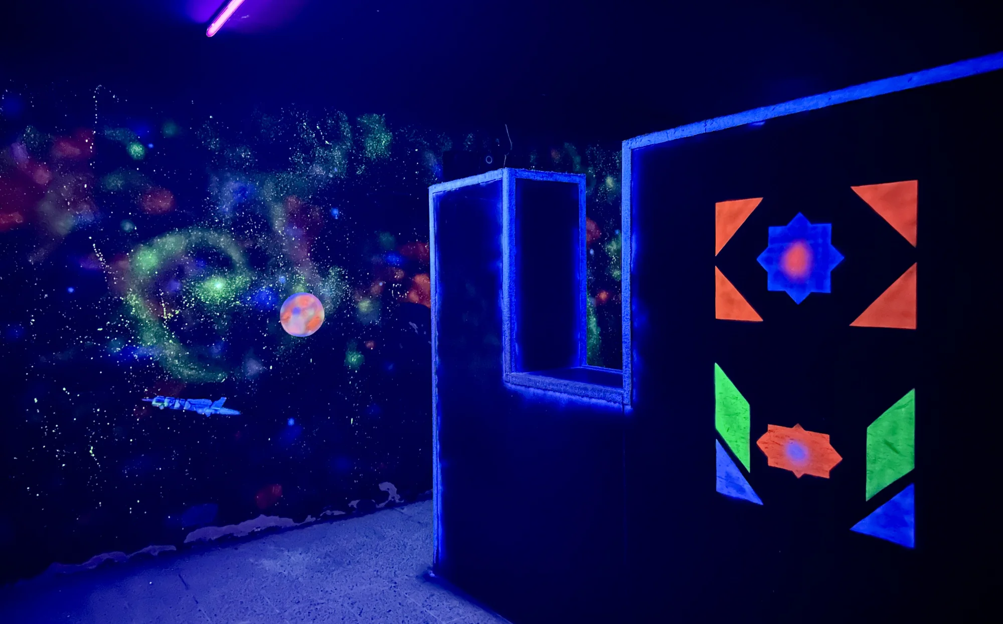 Akce a zábava: laser game pro 1–10 osob v moderní pražské aréně vč. možnosti mít arénu pro sebe
