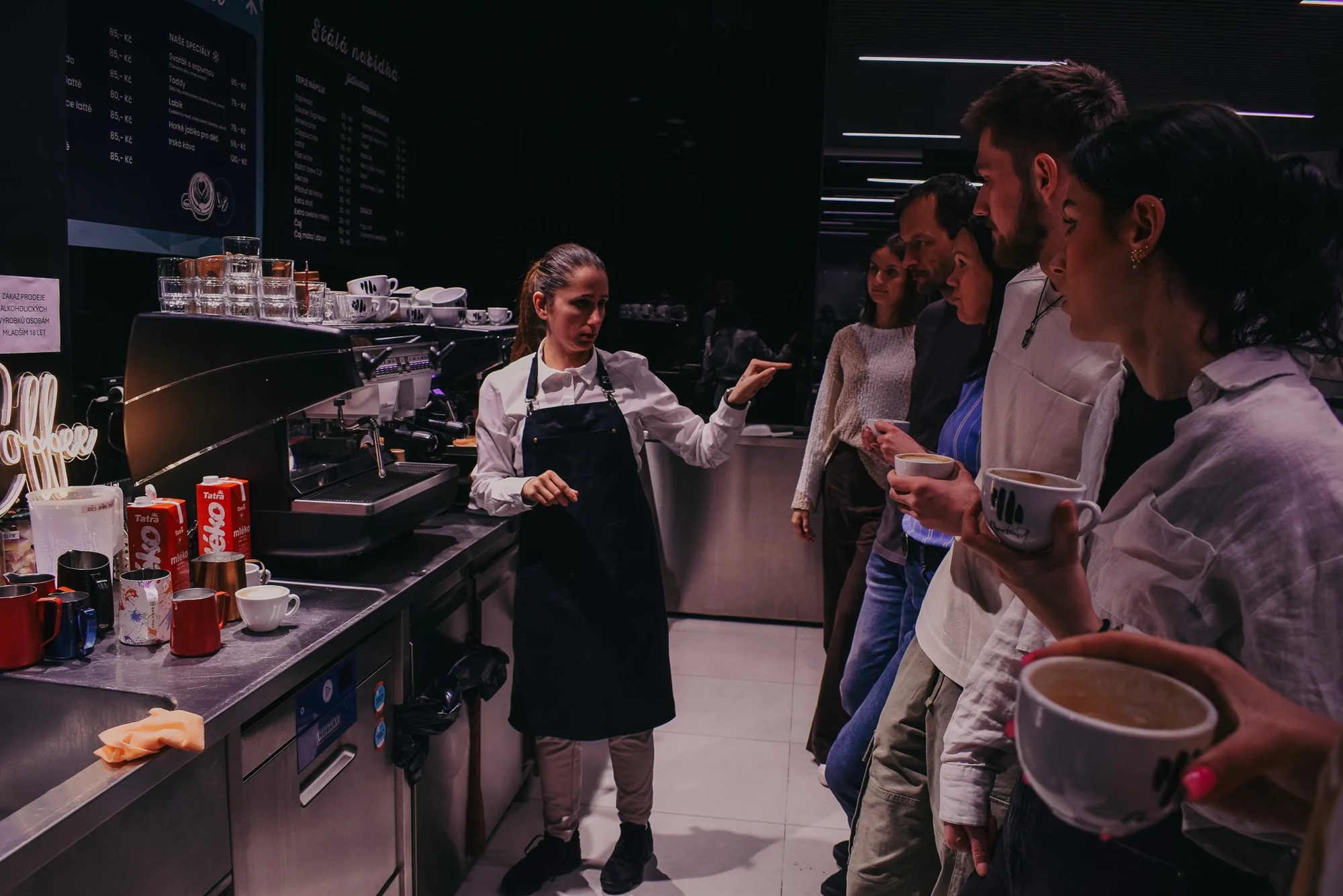 Dárek pro milovníky kávy: baristický kurz pro začátečníky, domácí příprava espressa i latte art