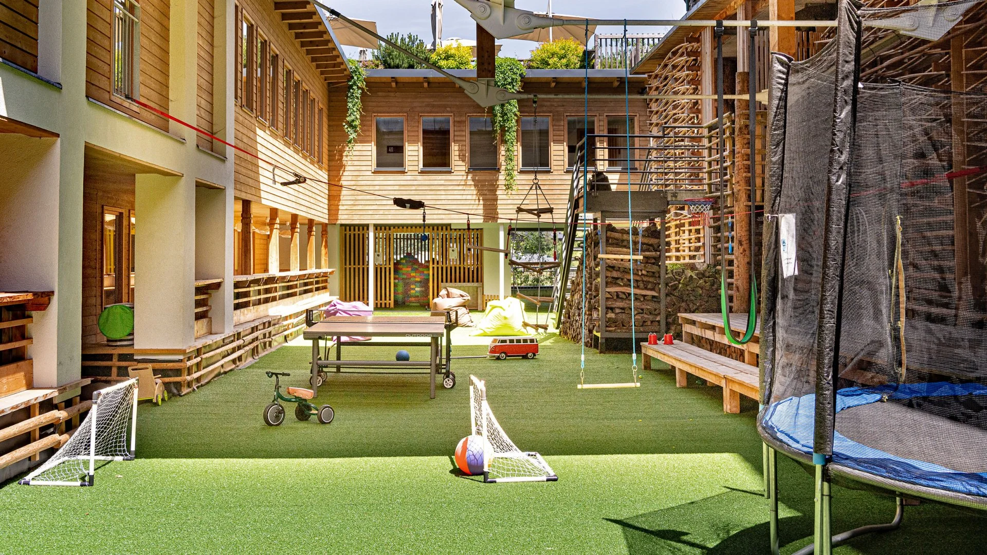 Luxusní rodinná dovolená v Alpách: 4* hotel s polopenzí plus, neomezený wellness, karta výhod