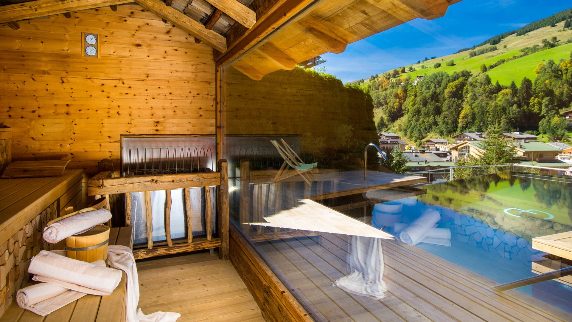 Luxusní rodinná dovolená v Alpách: 4* hotel s polopenzí plus, neomezený wellness, karta výhod