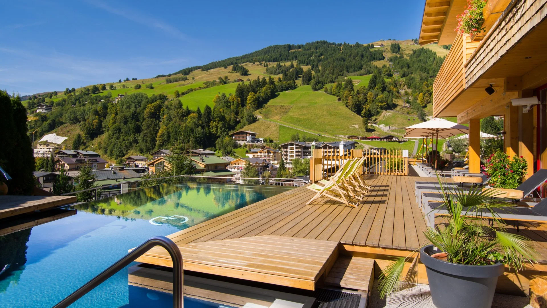 Luxusní rodinná dovolená v Alpách: 4* hotel s polopenzí plus, neomezený wellness, karta výhod