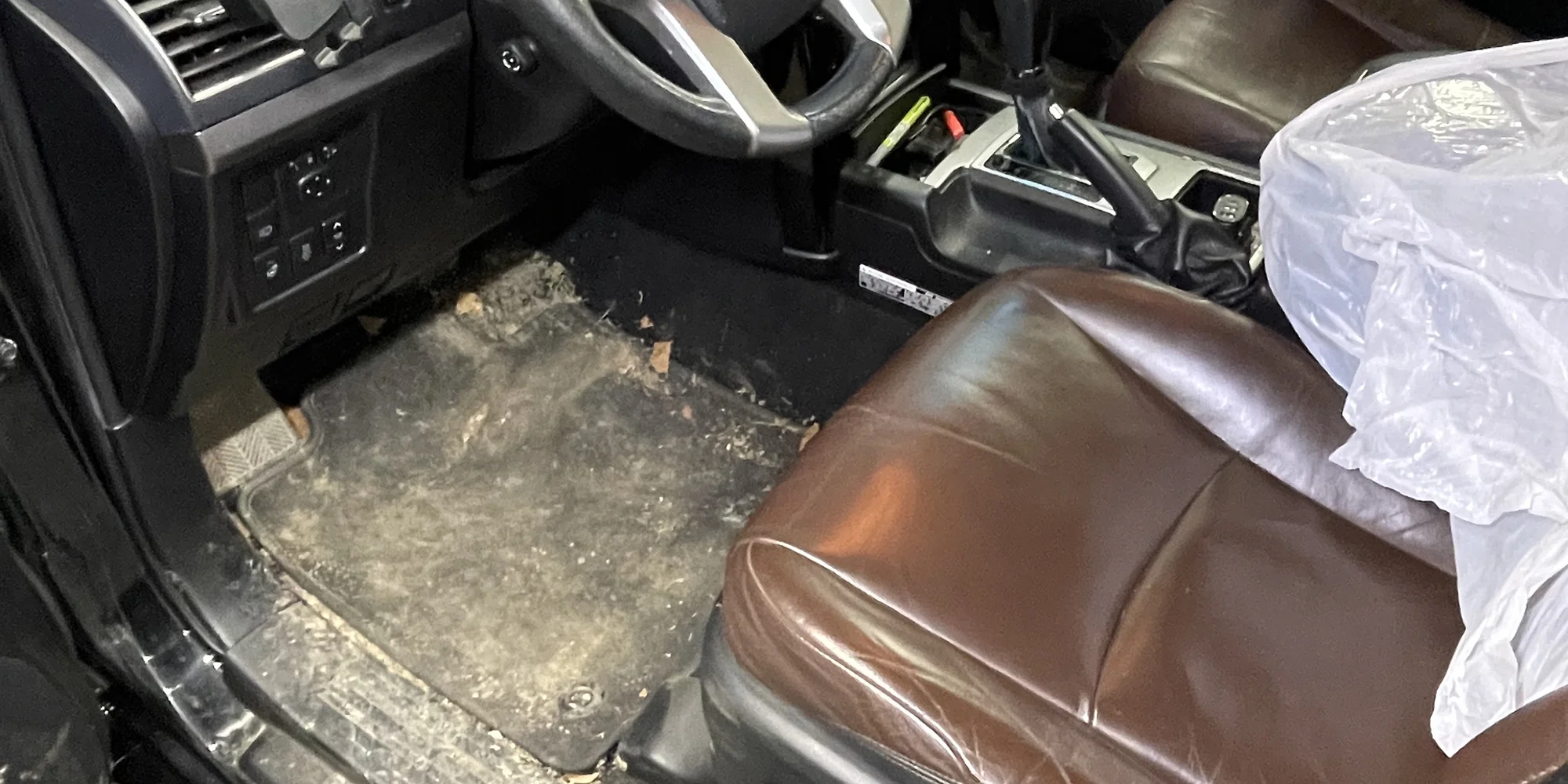 Čištění vozu: interiér nebo kompletní péče vč. voskování