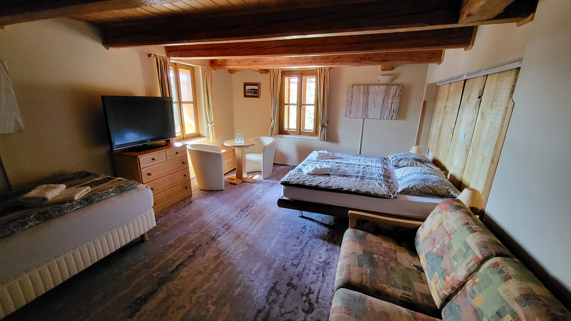 Pobyt v historické Klostermannově chatě na Modravě: snídaně i sauna či bowling a spousta výletních cílů