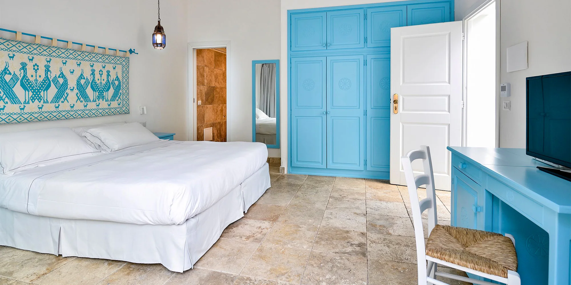 Sardinie: hotel s 11 bazény a polopenzí nebo plnou penzí, krásná pláž i vstup do NP Bellavista