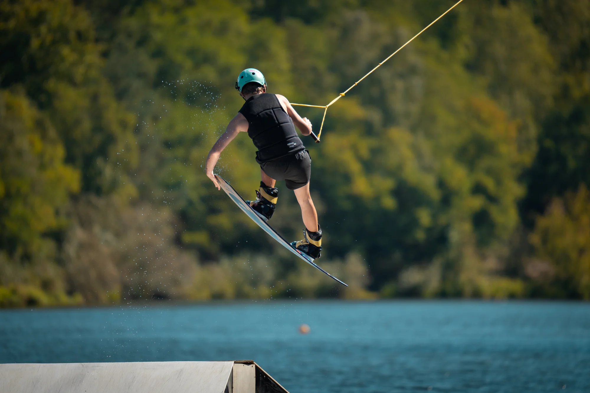 Adrenalin na vodě: Wakeboarding na 1 hod. vč. vybavení a trenéra, 2-4 osoby