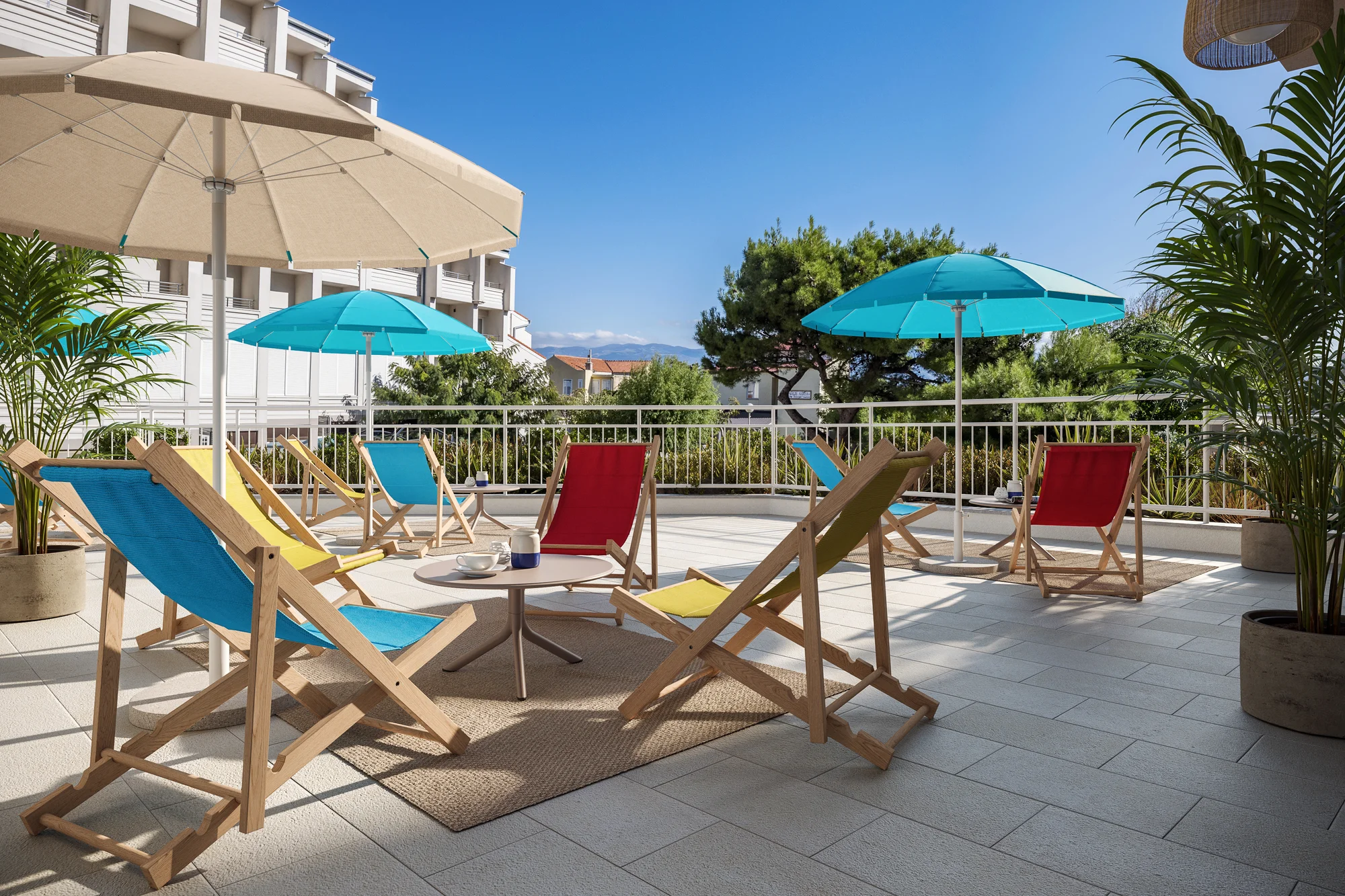 Moderní hotel v Bašce na chorvatském Krku: hned u pláže, venkovní i vnitřní bazény a polopenze plus